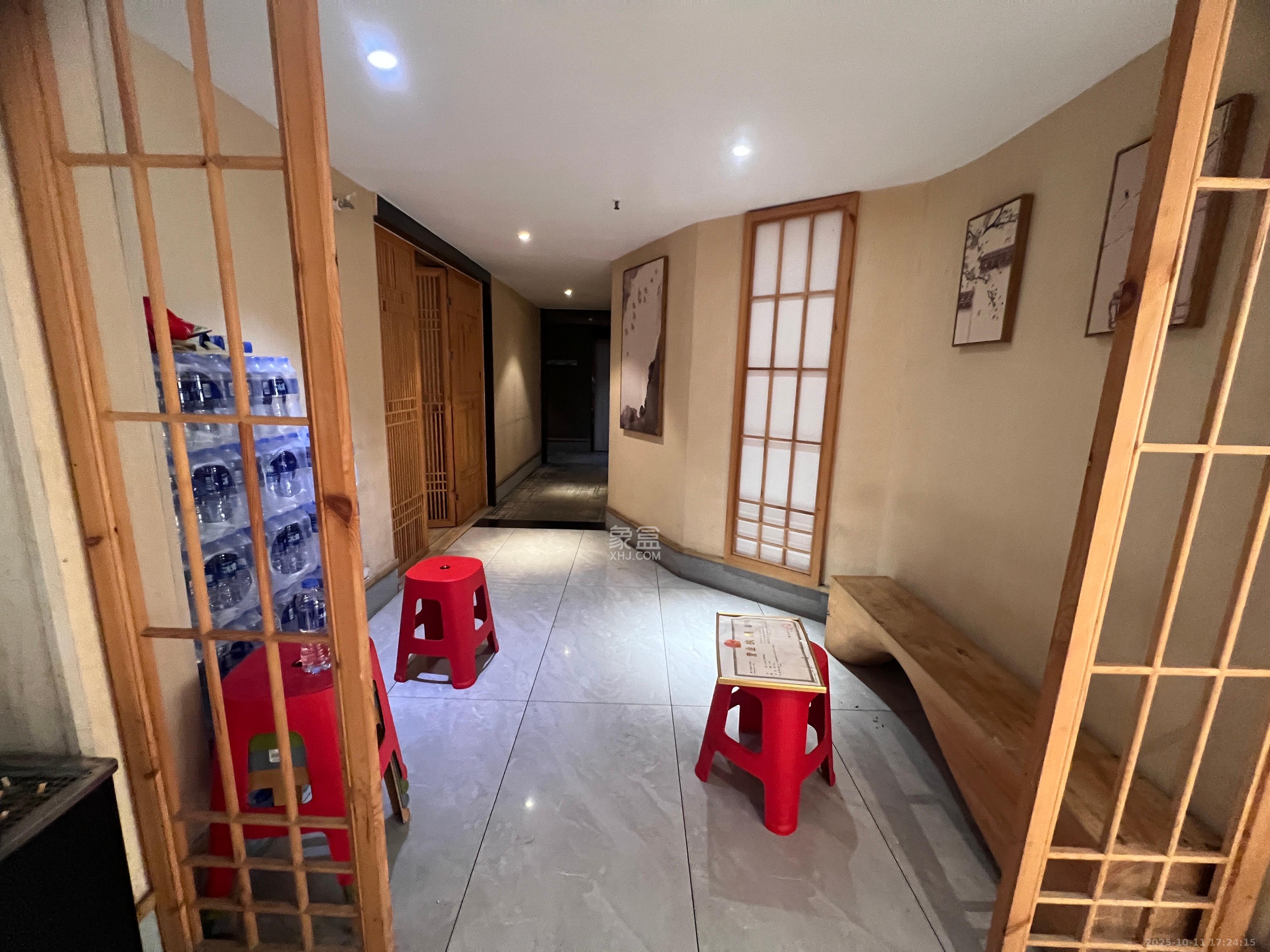 高桥现代商贸城 9室1厅1卫 4000.0元/月 高桥现代商贸城 9室1厅1卫 4000.0元/月室内图