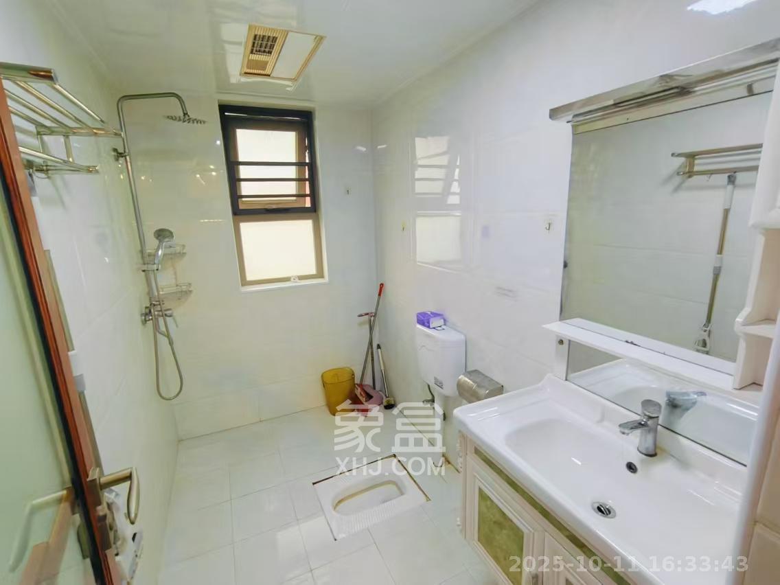 怡海星城  3室2厅2卫    2000.0元/月室内图