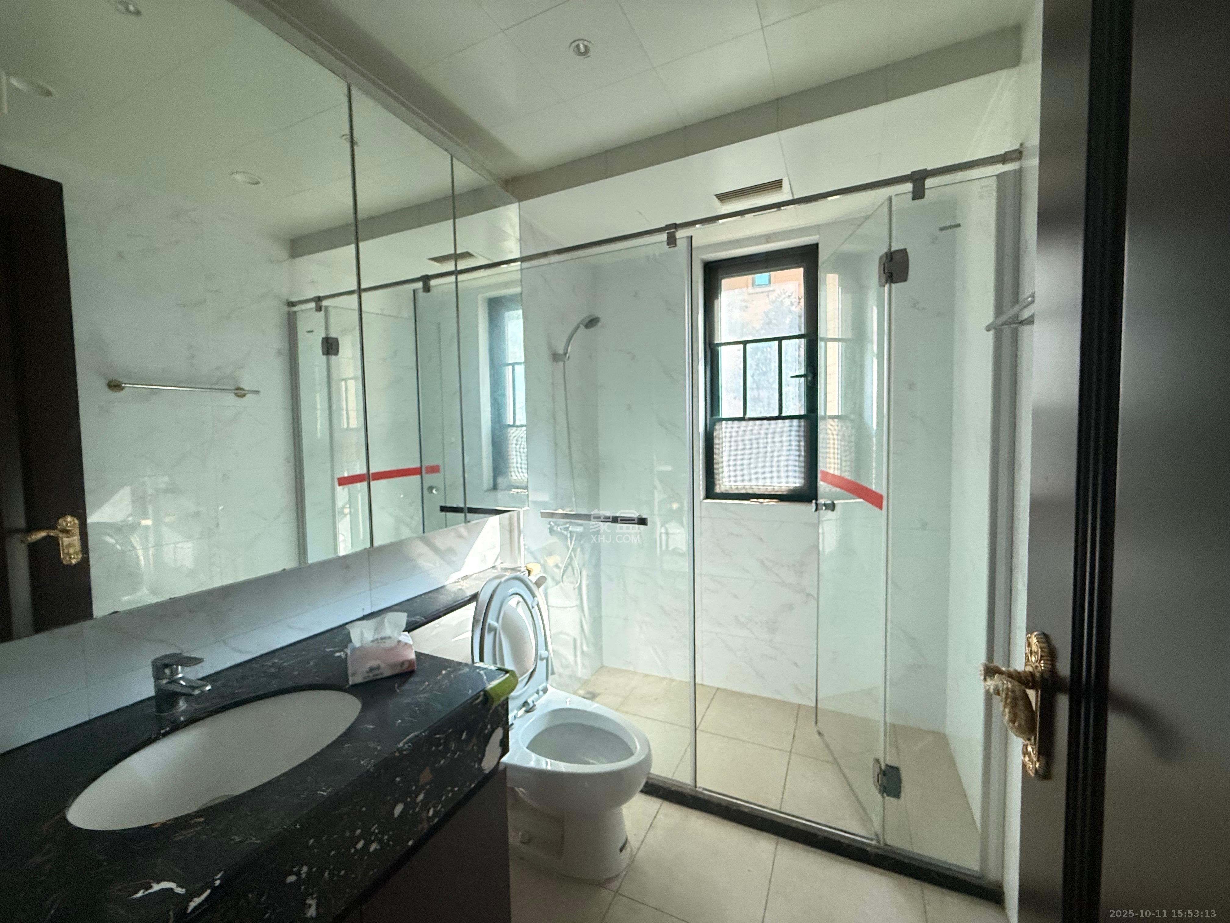 恒大翡翠华庭 3室2厅2卫 2300.0元/月 恒大翡翠华庭 3室2厅2卫 2300.0元/月室内图