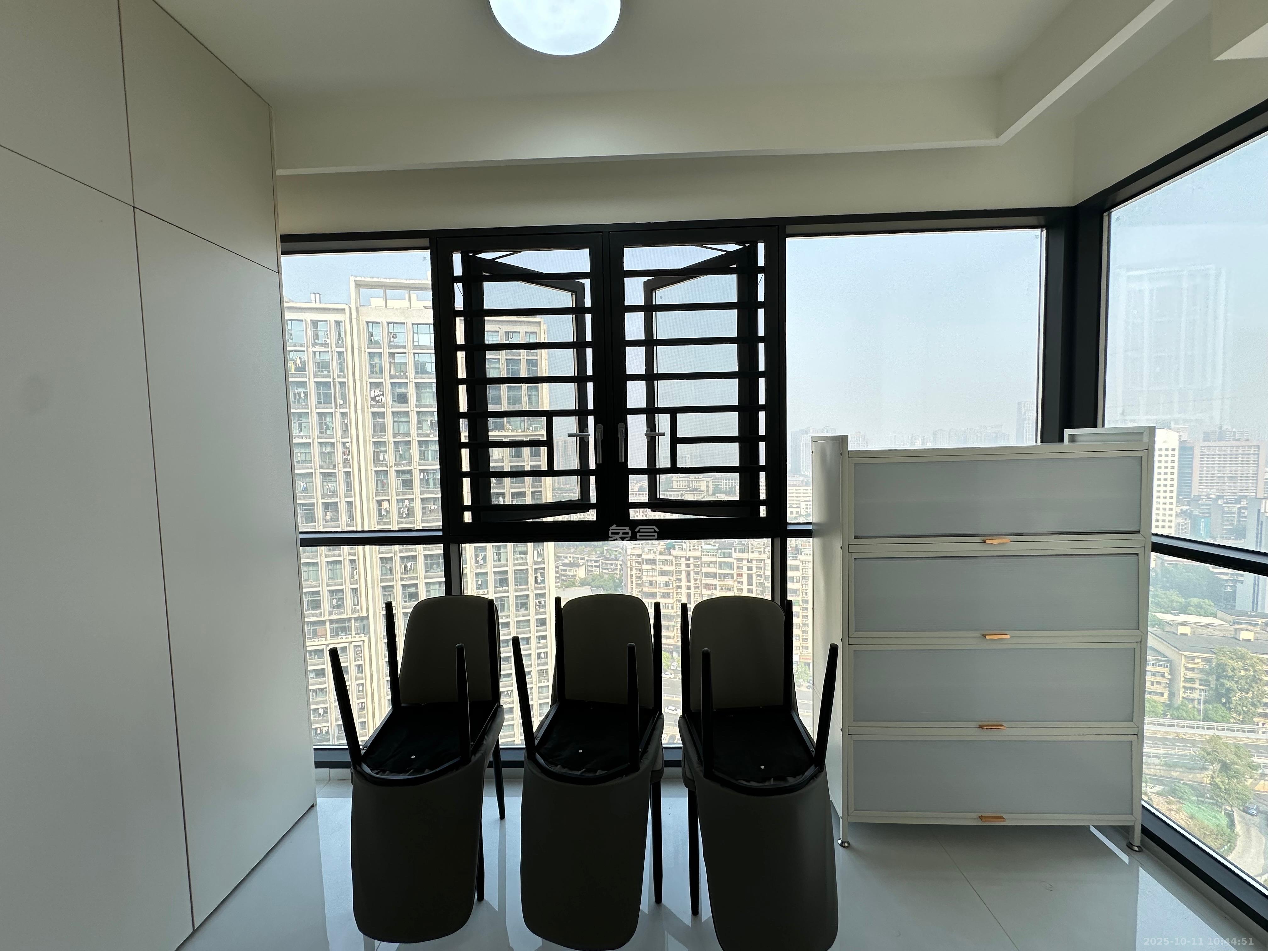 岭福家苑(天心佳苑) 3室2厅2卫 3300.0元/月 岭福家苑(天心佳苑) 3室2厅2卫 3300.0元/月室内图