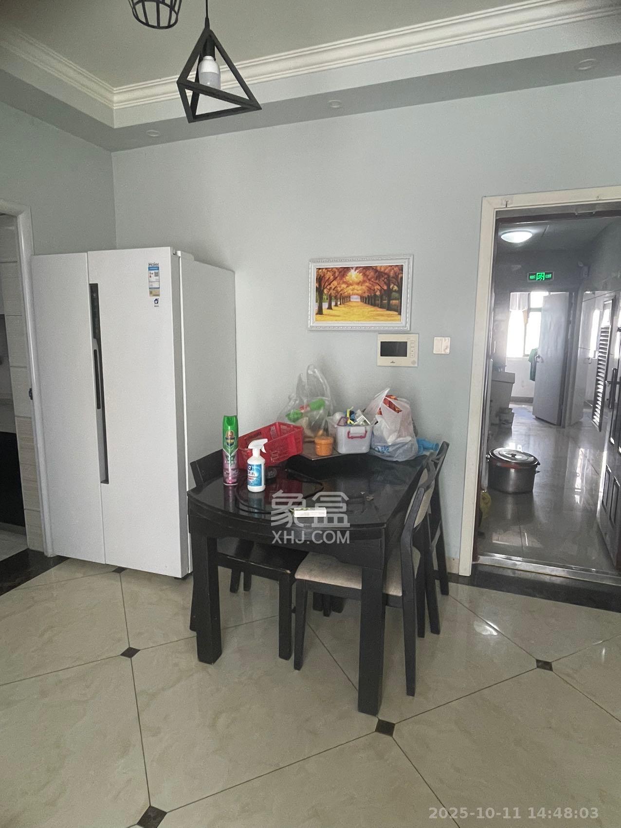 洋湖时代  3室2厅1卫    2100.0元/月室内图