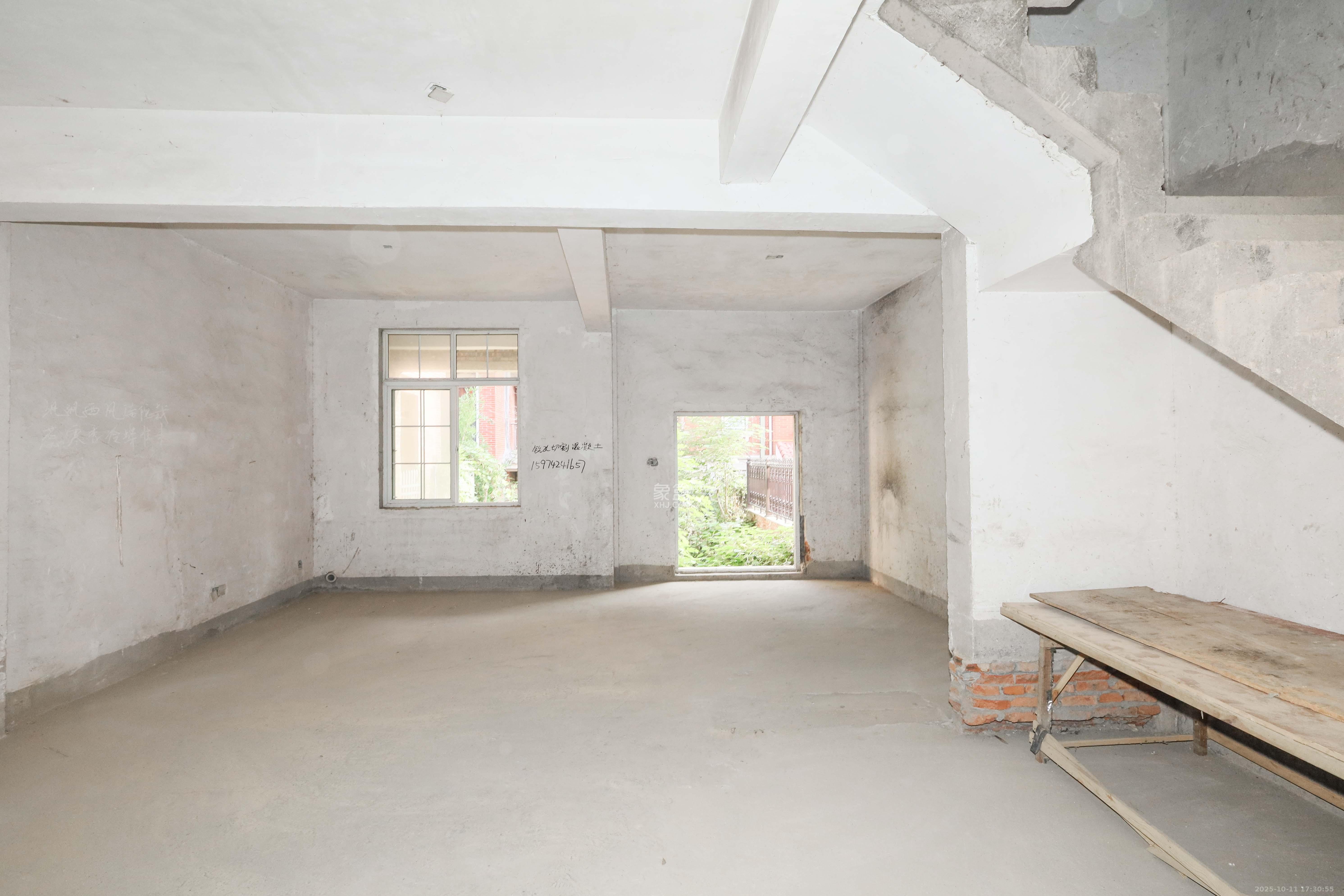 山水英伦  5室3厅3卫    235.0万