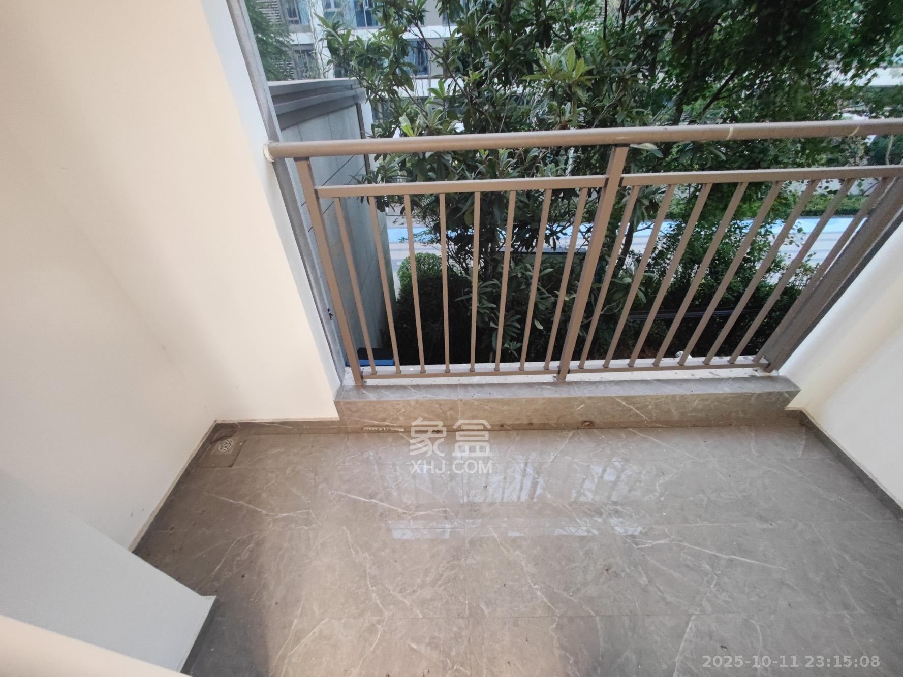 弘阳阳光城天宸府 4室2厅2卫 185.0万 弘阳阳光城天宸府 4室2厅2卫 185.0万阳台