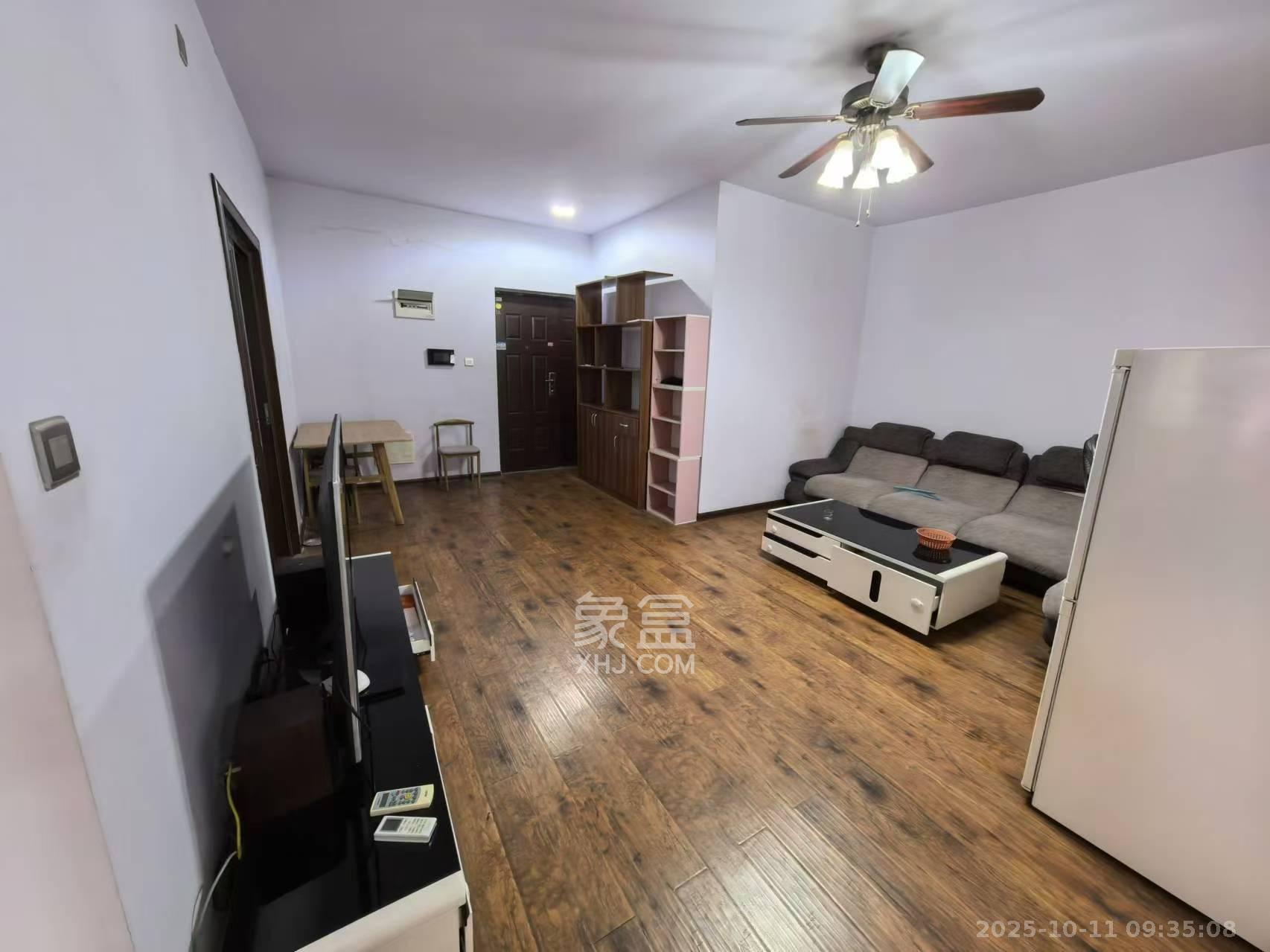 鑫远湘府逸园  3室2厅1卫    2000.0元/月室内图