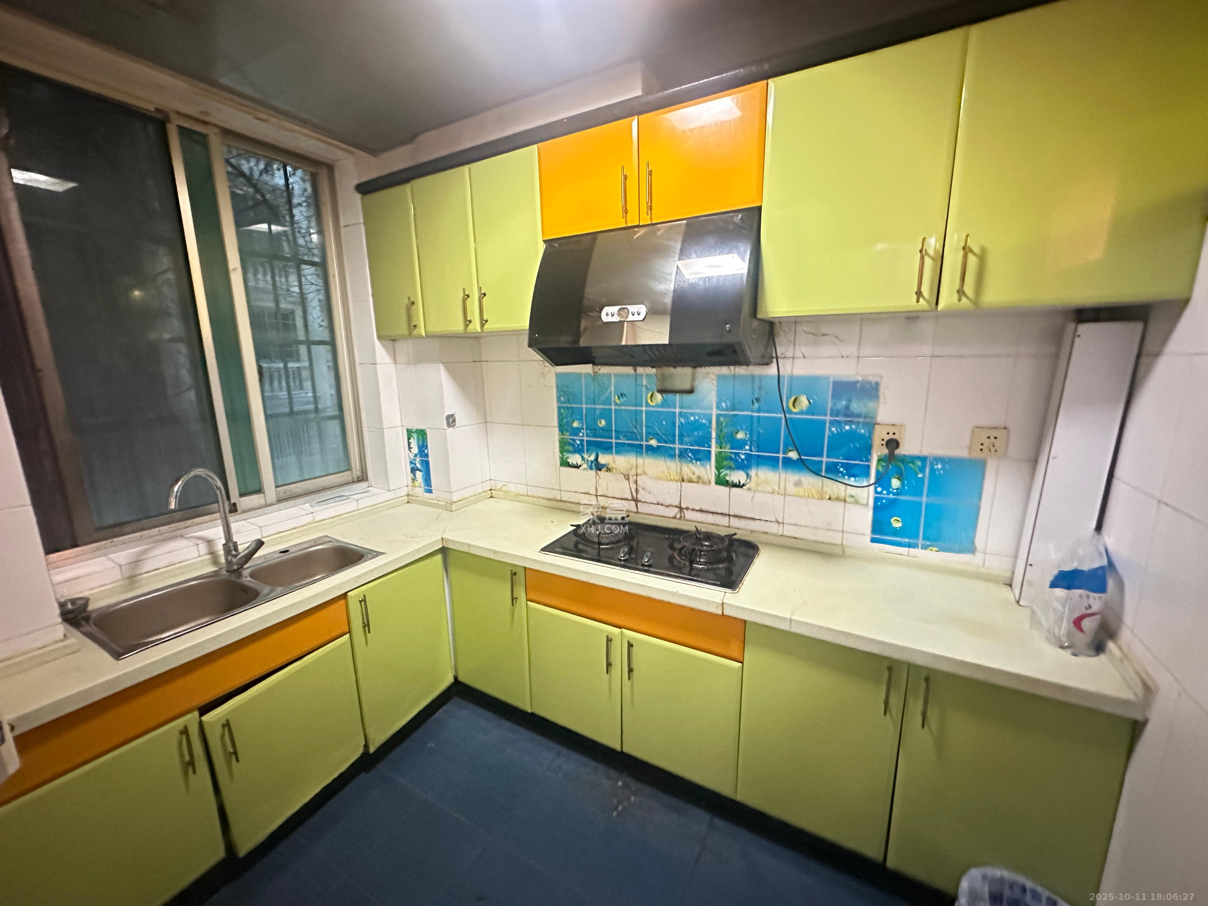 中南汽车世界  2室1厅1卫    1200.0元/月室内图