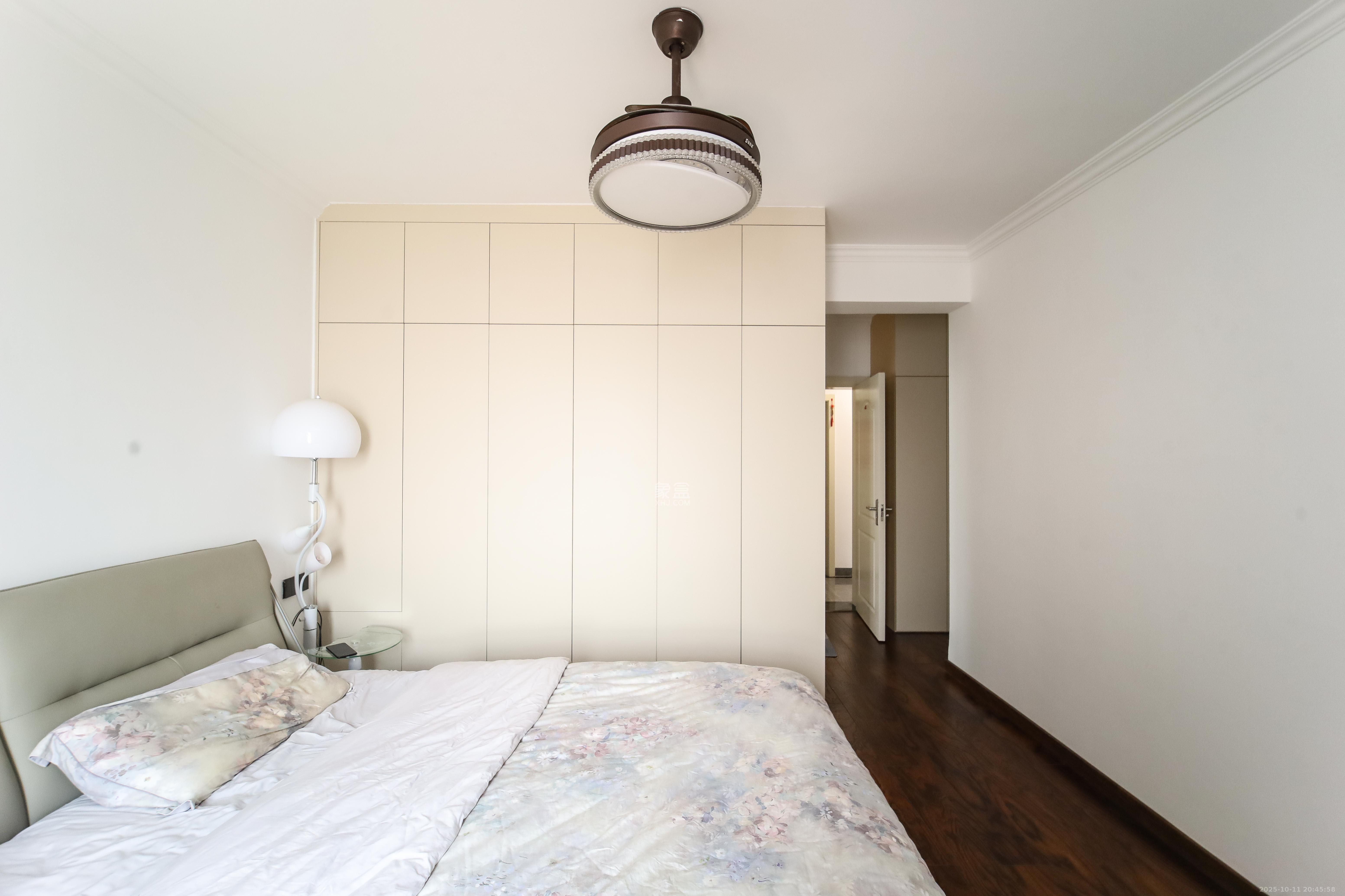 高桥现代商贸城  3室2厅2卫    88.0万卧室