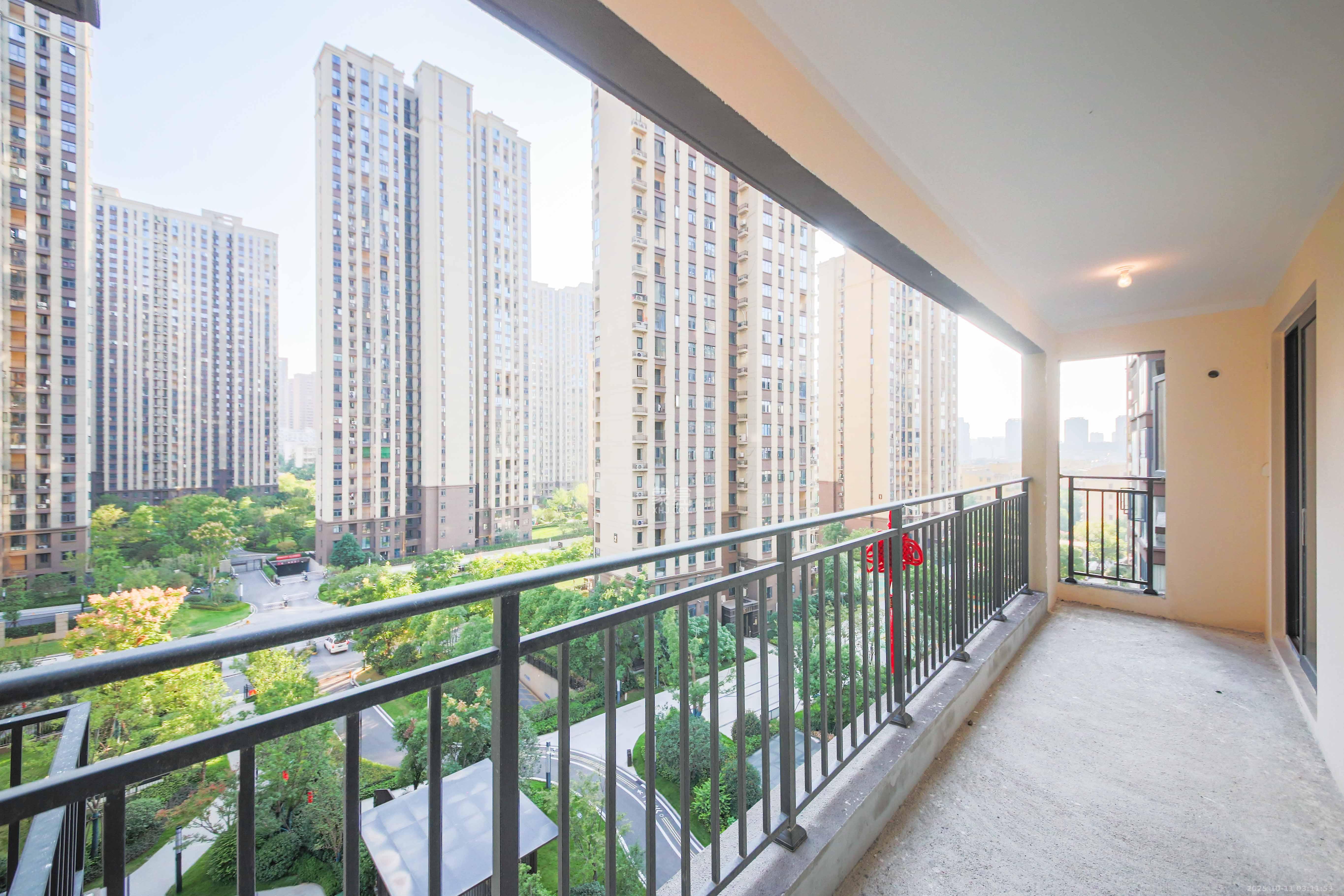 中建钰和城  4室2厅2卫    188.0万阳台