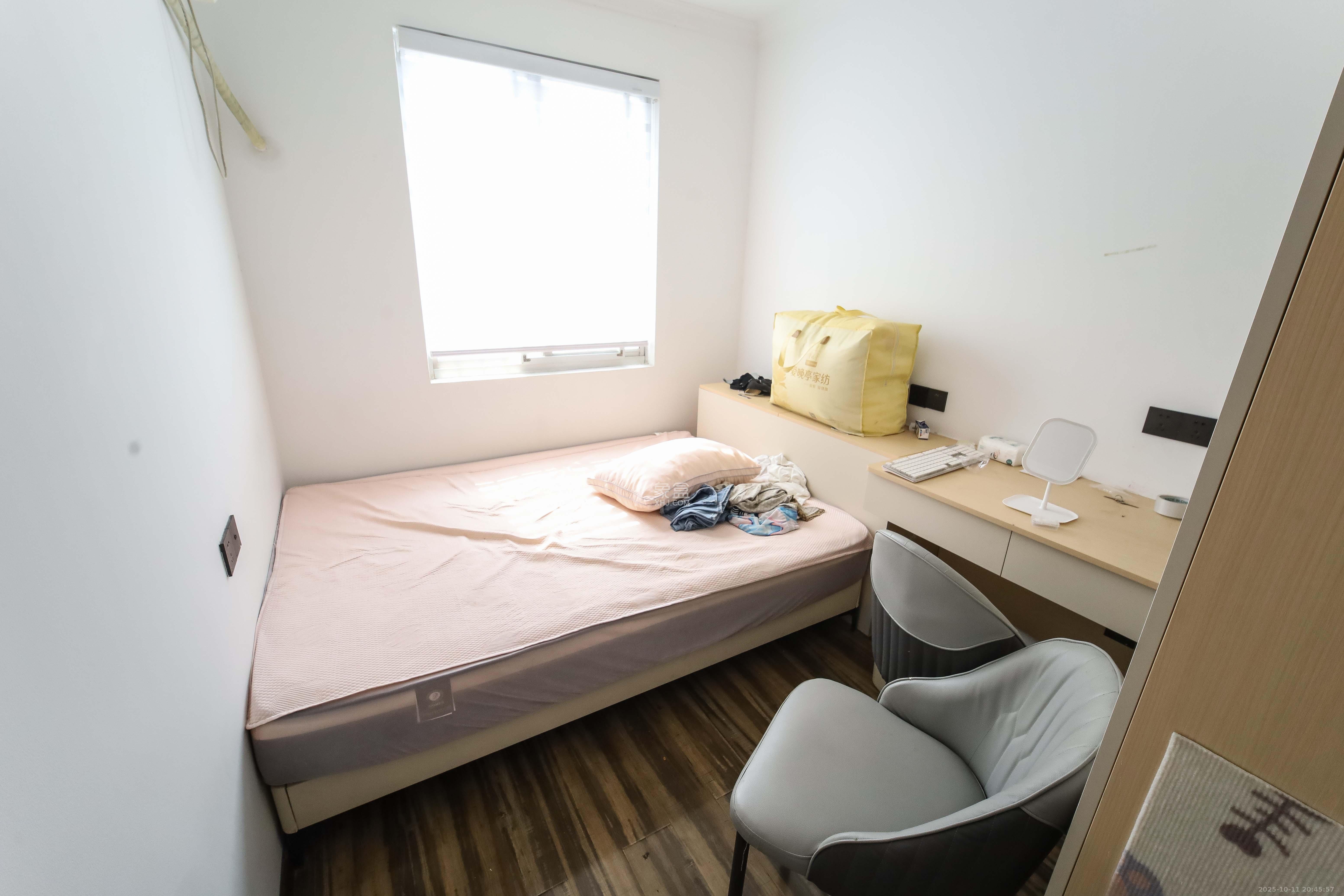 高桥现代商贸城  3室2厅2卫    88.0万卧室