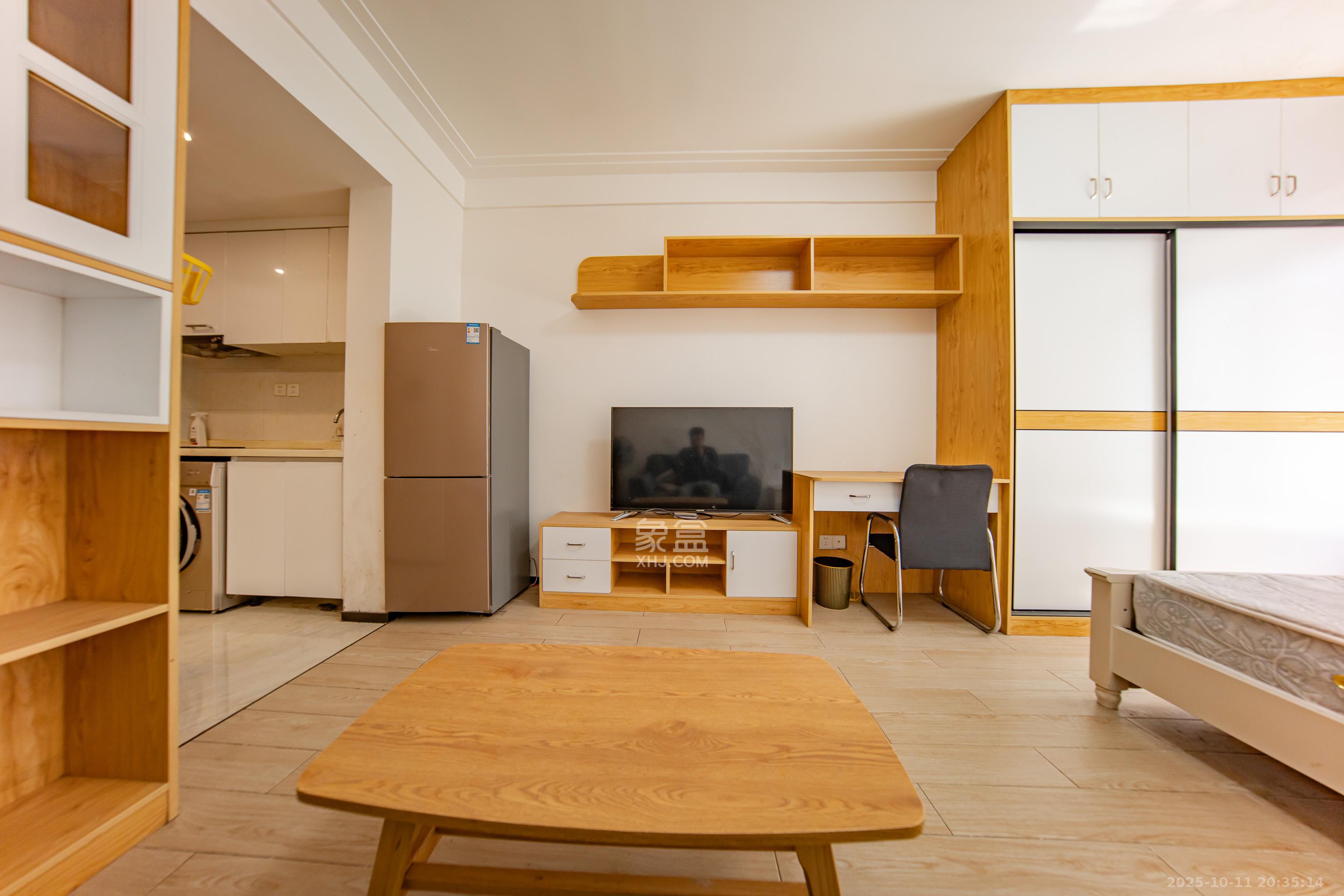 中海国际二期  1室1厅1卫    19.8万客厅