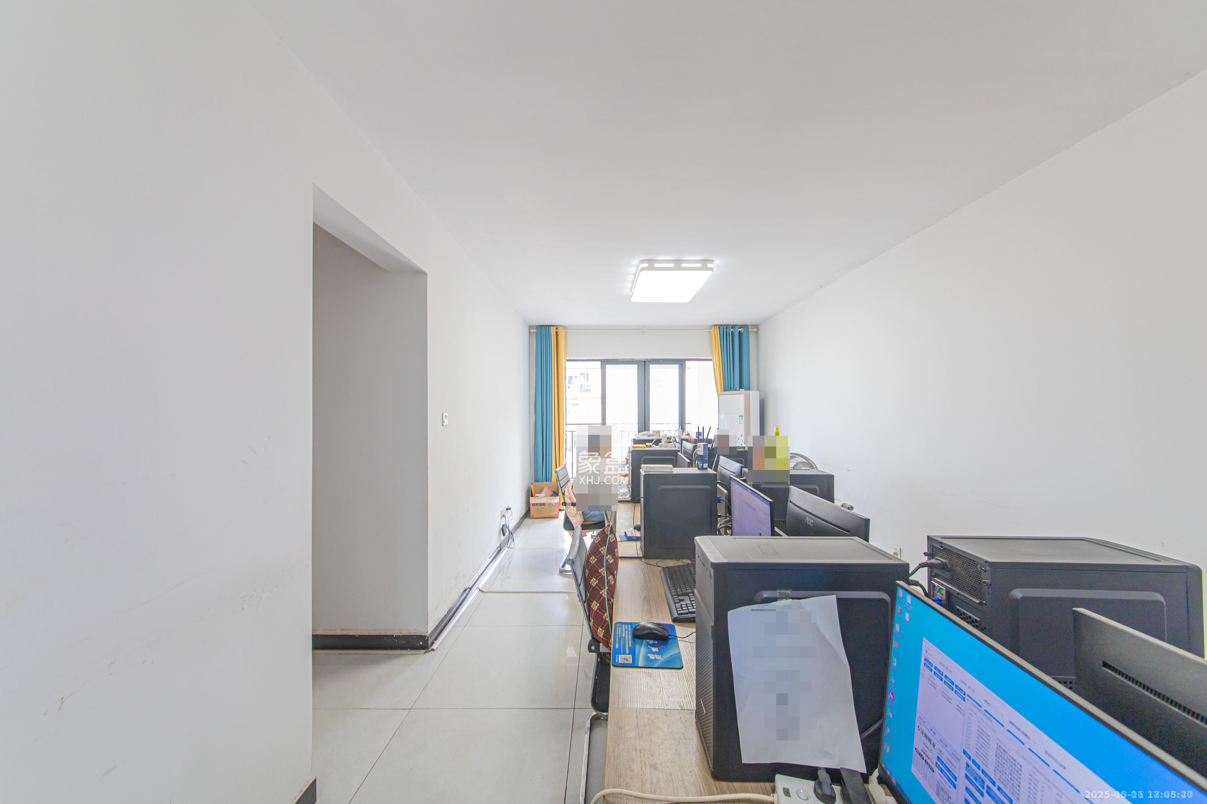 中建芙蓉嘉苑  3室2厅2卫    2200.0元/月室内图