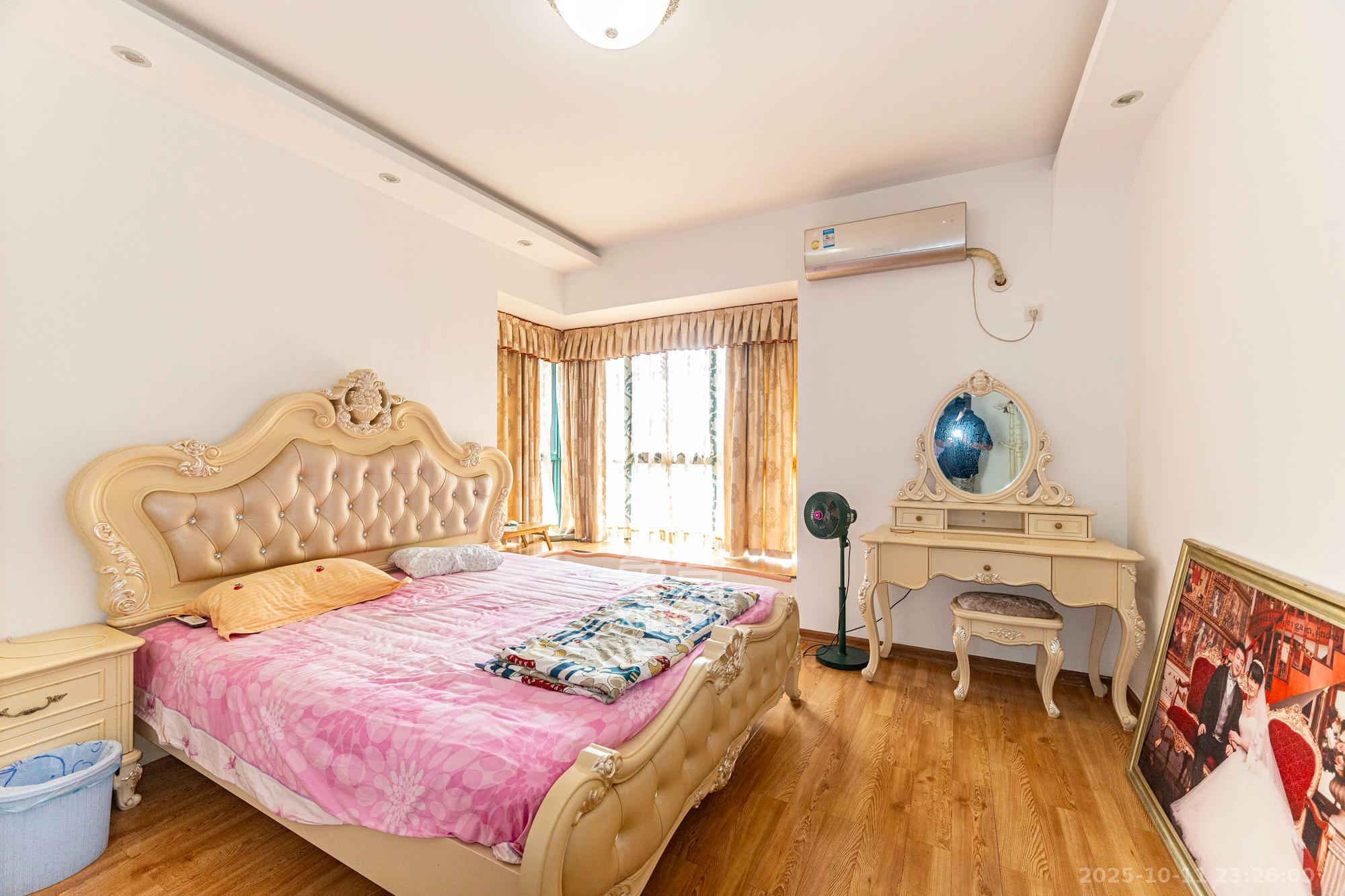 幸福洋房 4室2厅2卫 79.8万 幸福洋房 4室2厅2卫 79.8万卧室