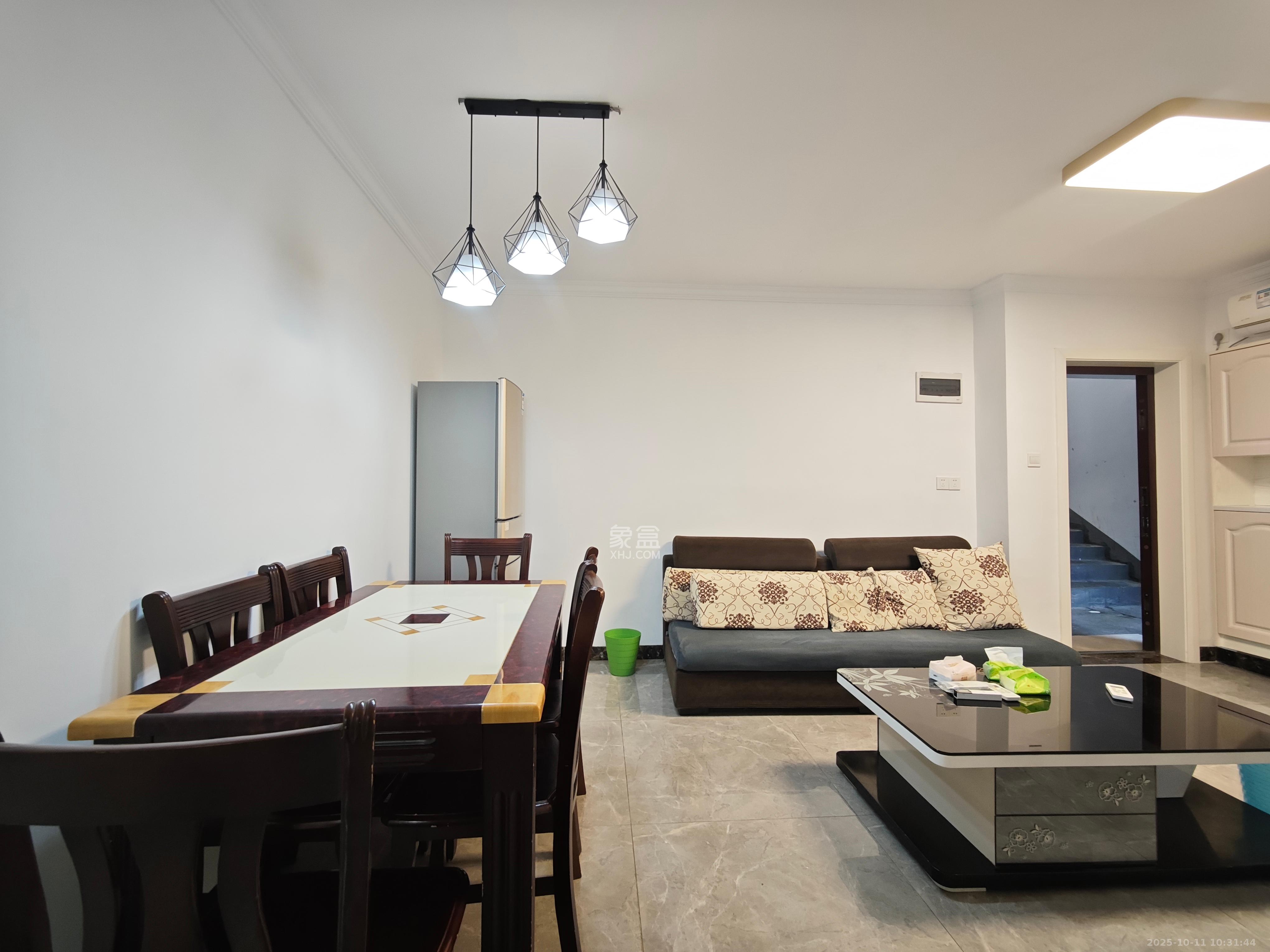 崇文里、崇圣里散盘  3室1厅1卫    2900.0元/月室内图