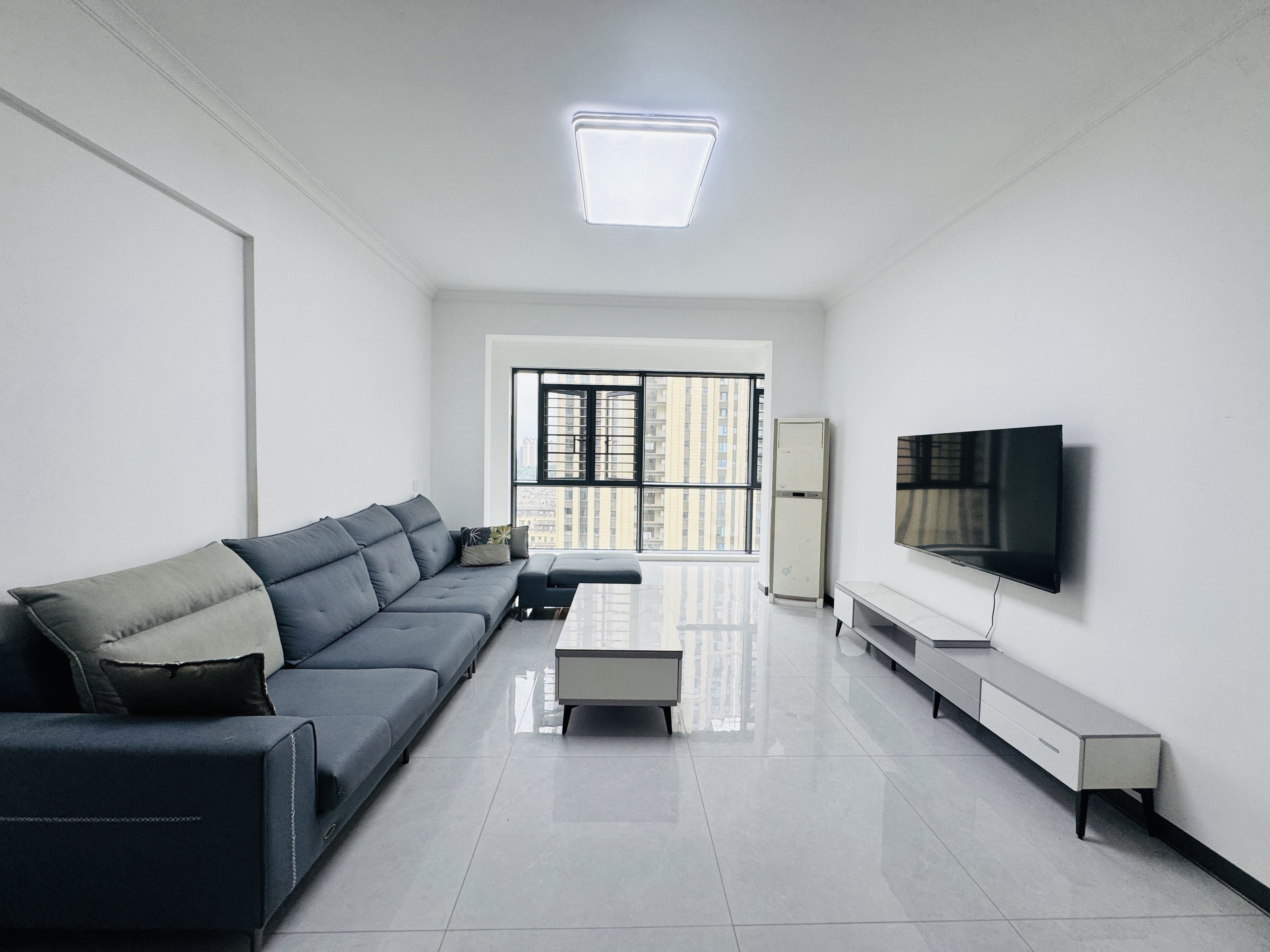 太一格  3室2厅2卫    2500.0元/月户型图