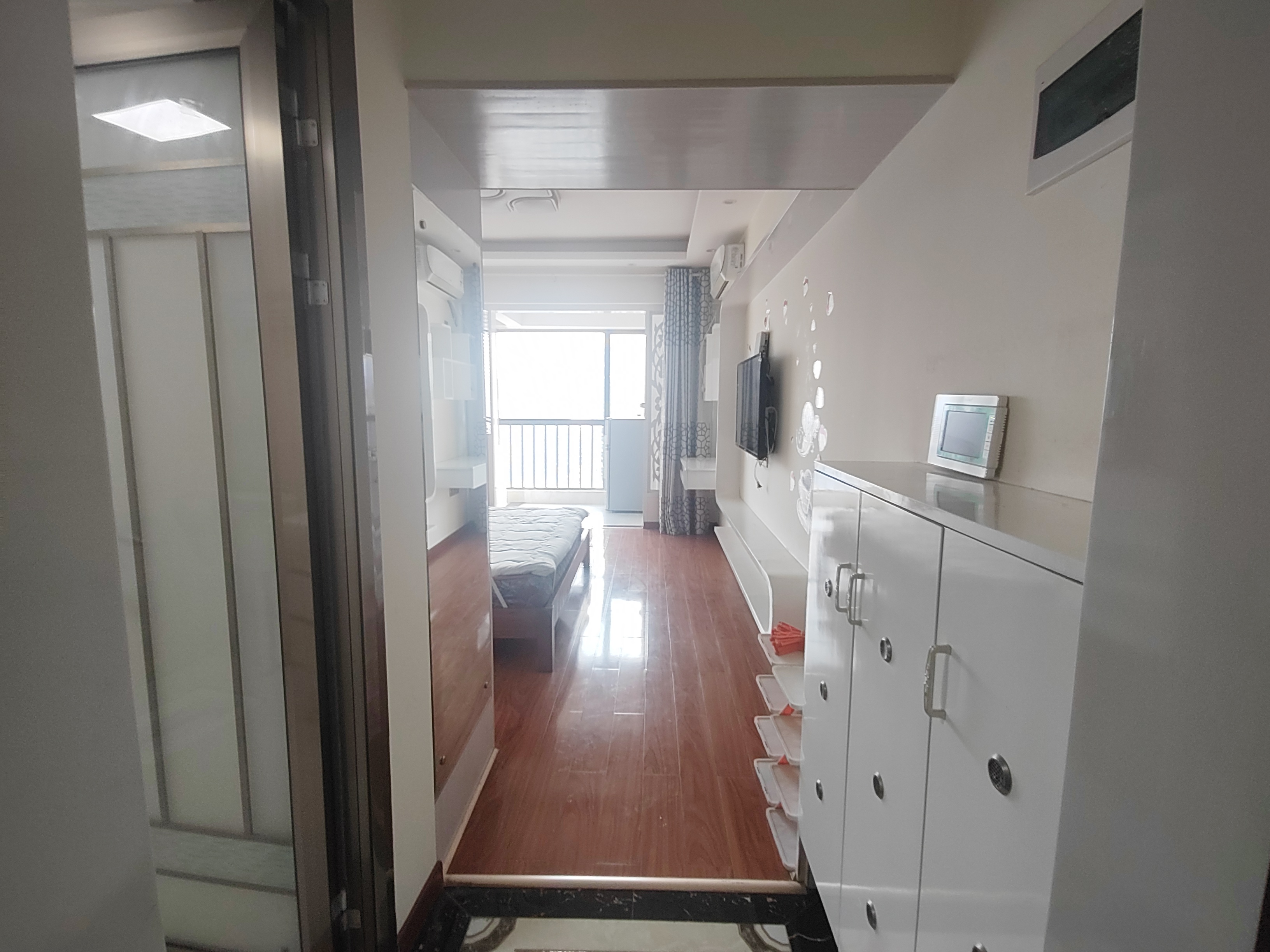 逸臣中央 1室1厅1卫 1500.0元/月 逸臣中央 1室1厅1卫 1500.0元/月室内图