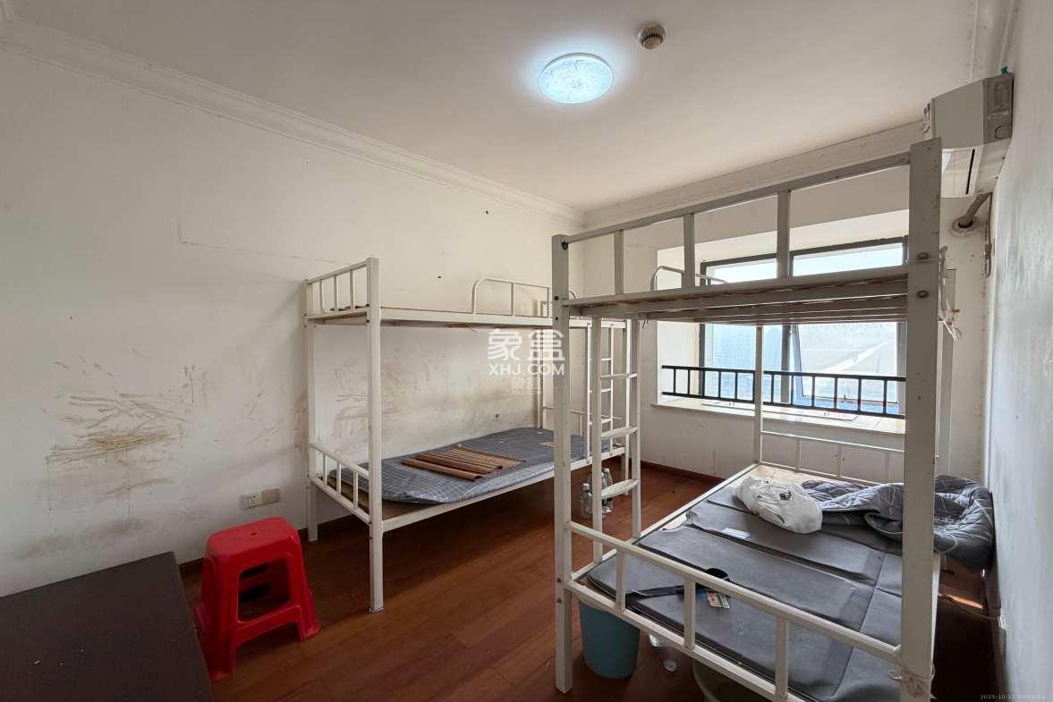 蓝湾国际广场 3室2厅1卫 2400.0元/月 蓝湾国际广场 3室2厅1卫 2400.0元/月室内图