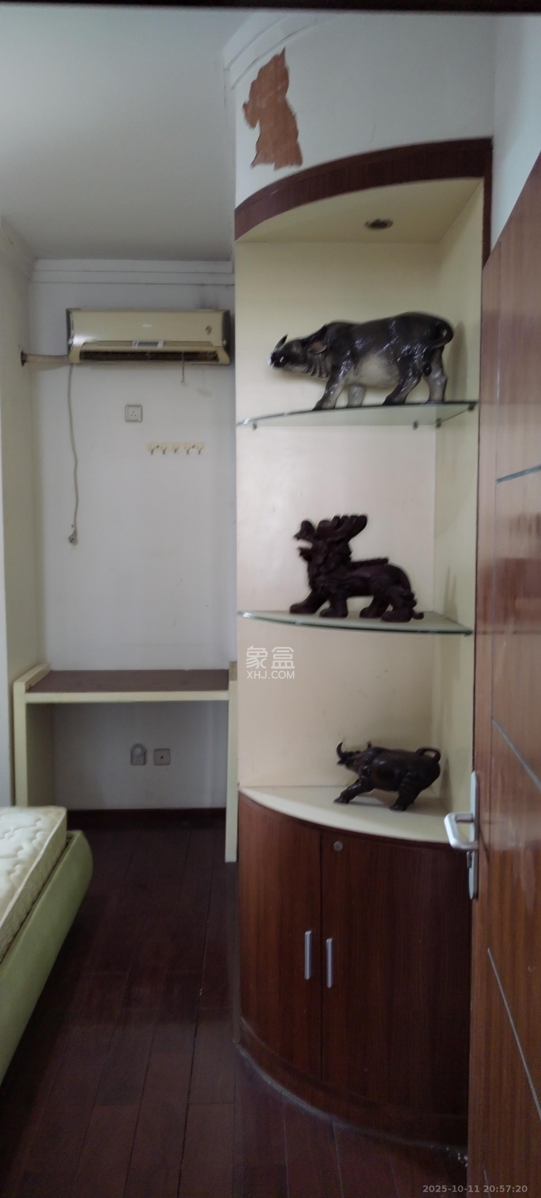 莲湖大厦  3室2厅2卫    2200.0元/月室内图