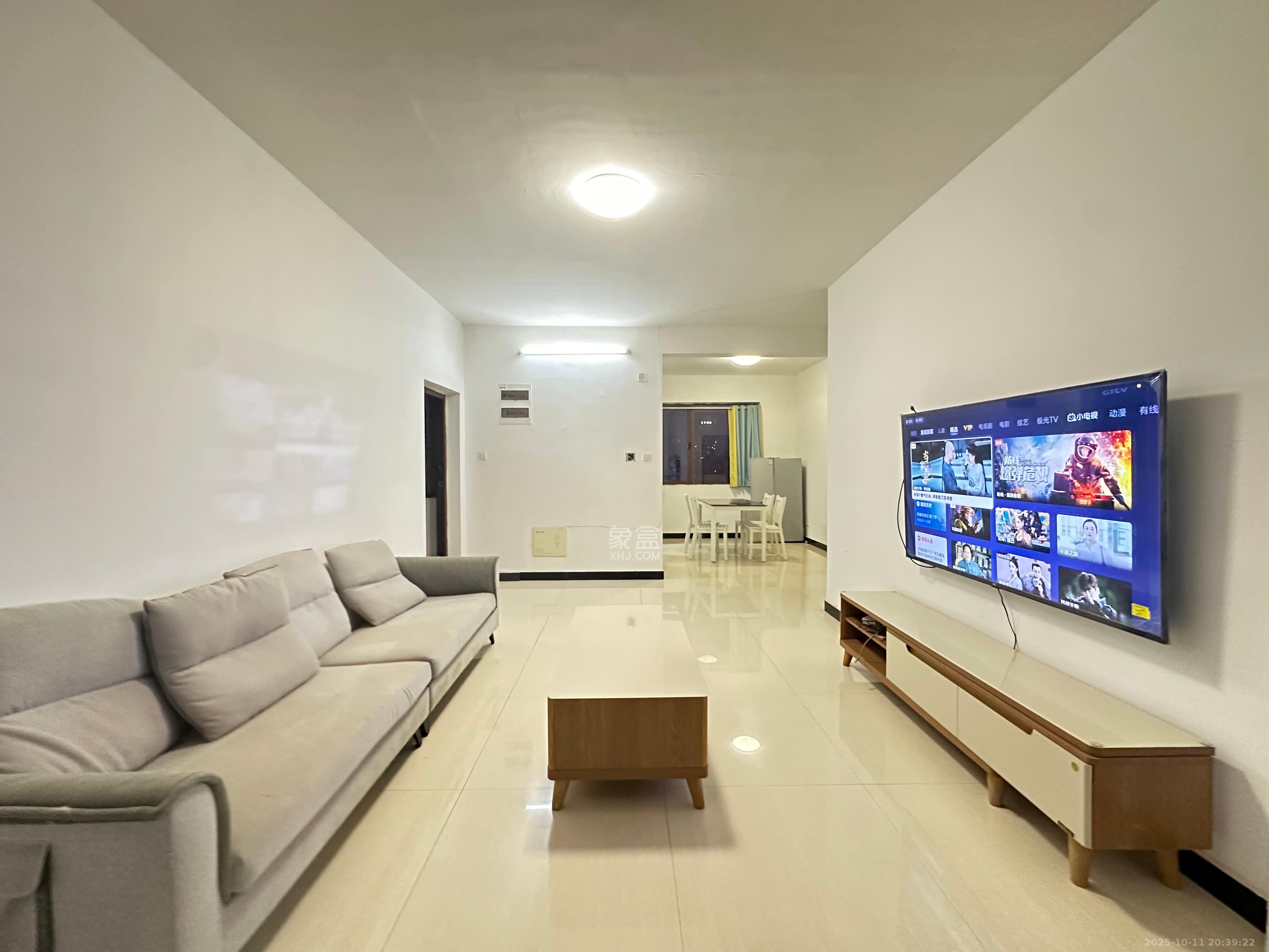 世茂铂翠湾二期  3室2厅2卫    2100.0元/月