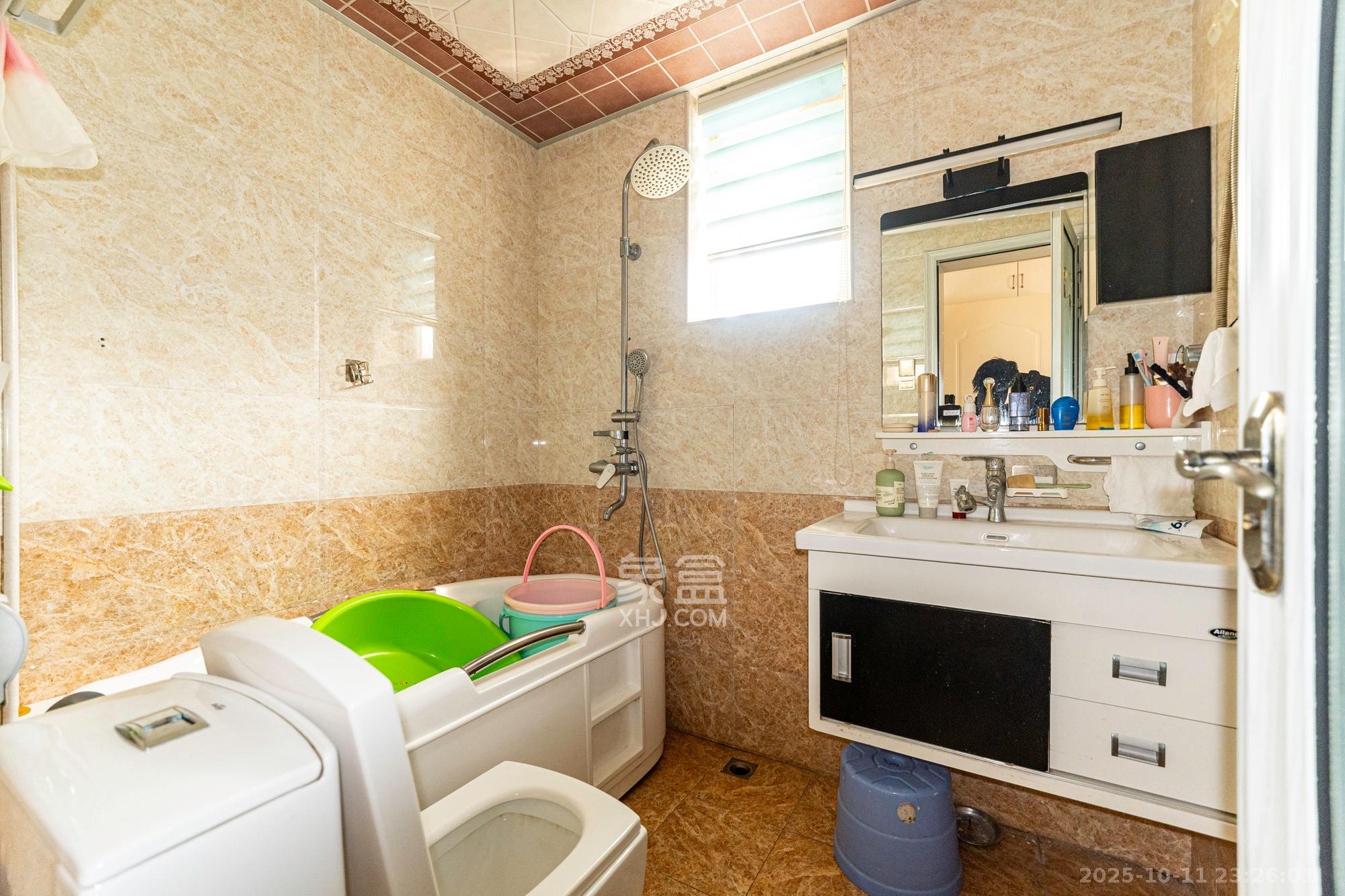 幸福洋房 4室2厅2卫 79.8万 幸福洋房 4室2厅2卫 79.8万卫生间