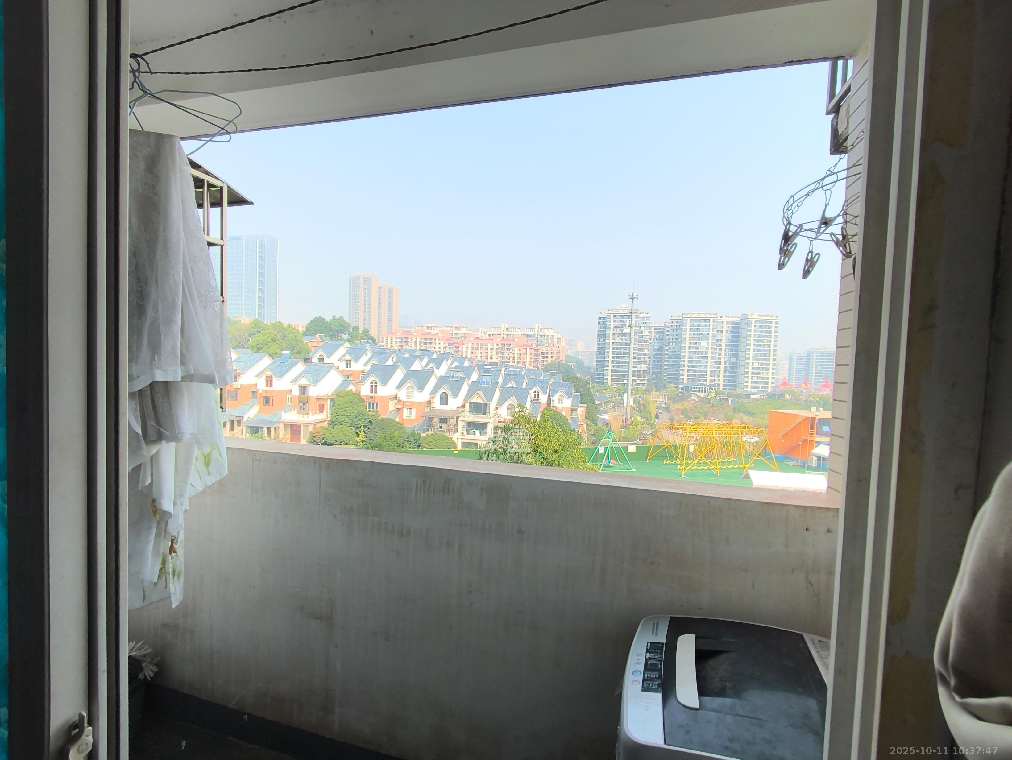 长房凤凰佳园  1室1厅1卫    1100.0元/月室内图