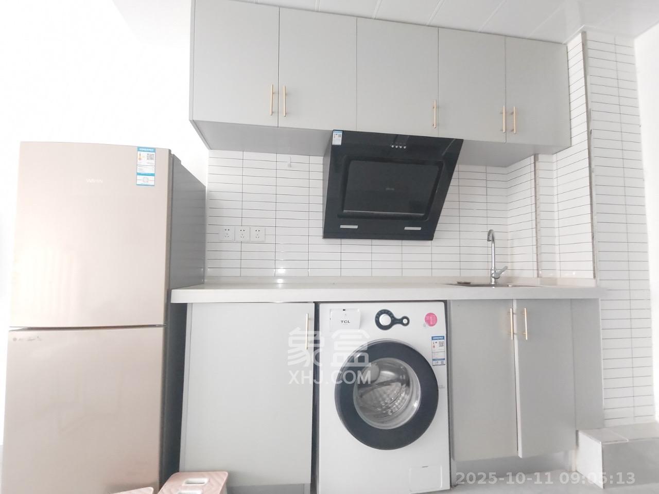 保利天禧EF区  1室1厅1卫    1600.0元/月室内图