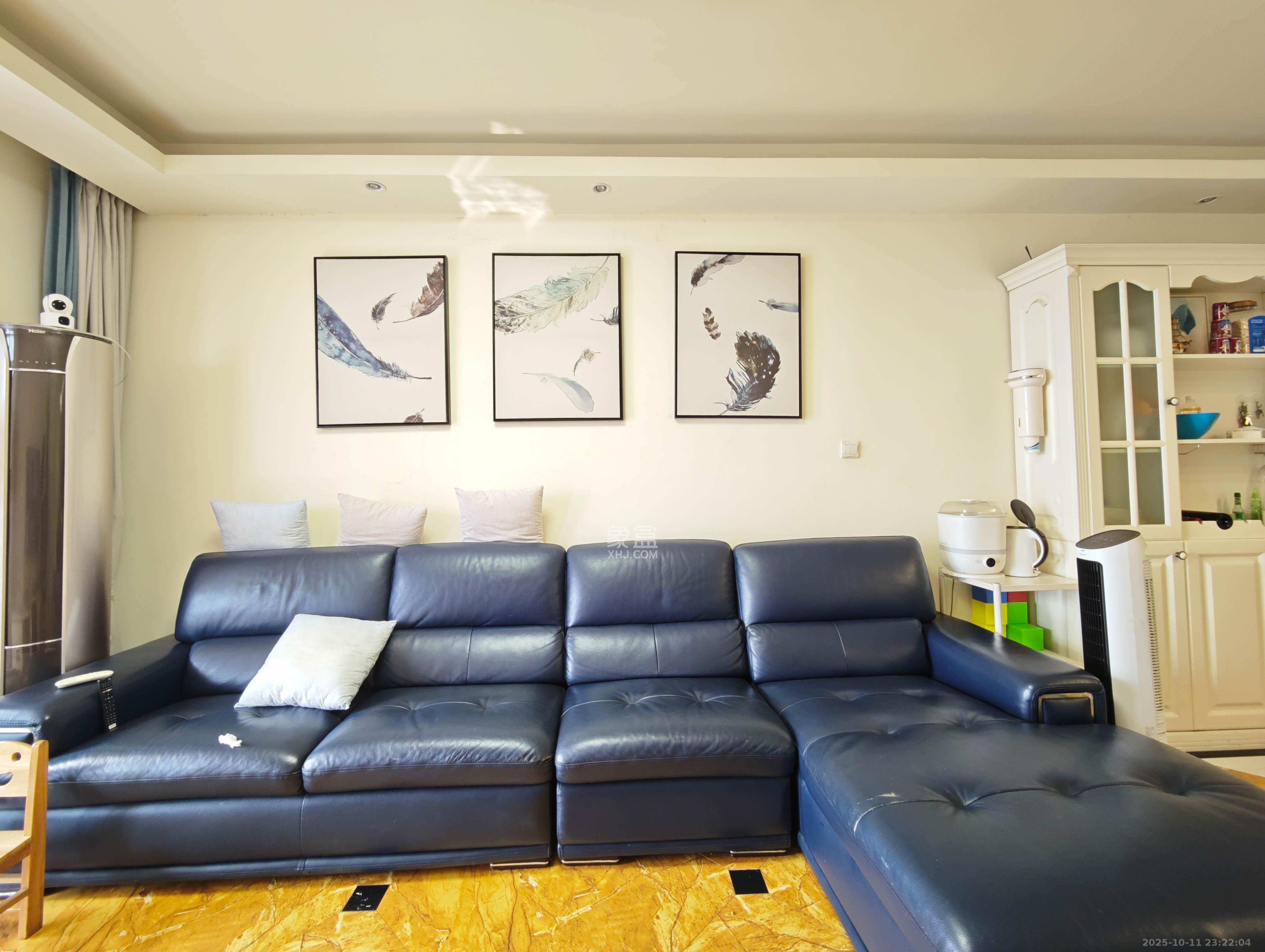 碧桂园南城首府(东宸林海) 3室1厅2卫 85.0万 碧桂园南城首府(东宸林海) 3室1厅2卫 85.0万客厅