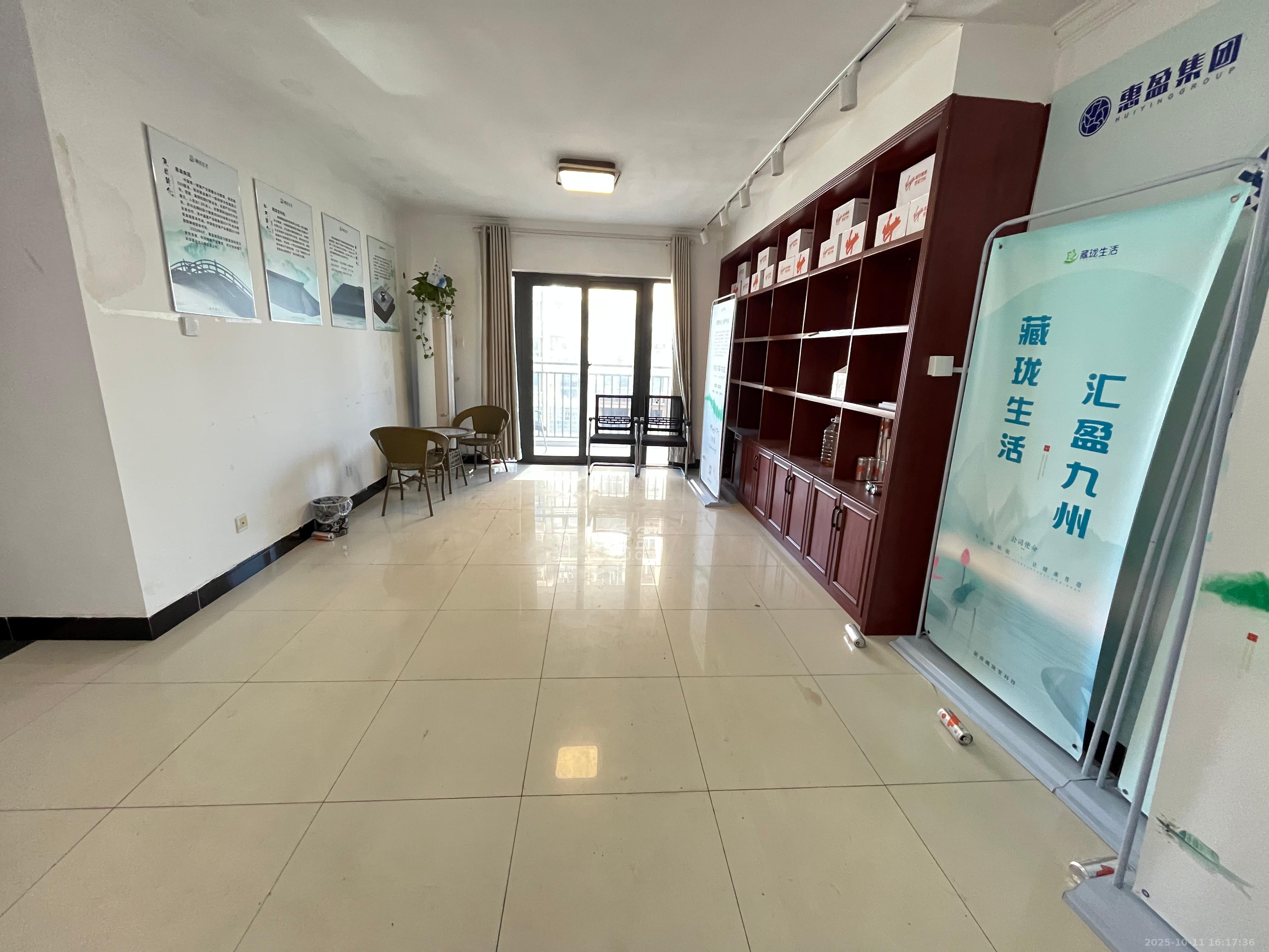 华城广场 3室2厅2卫 3400.0元/月 华城广场 3室2厅2卫 3400.0元/月室内图