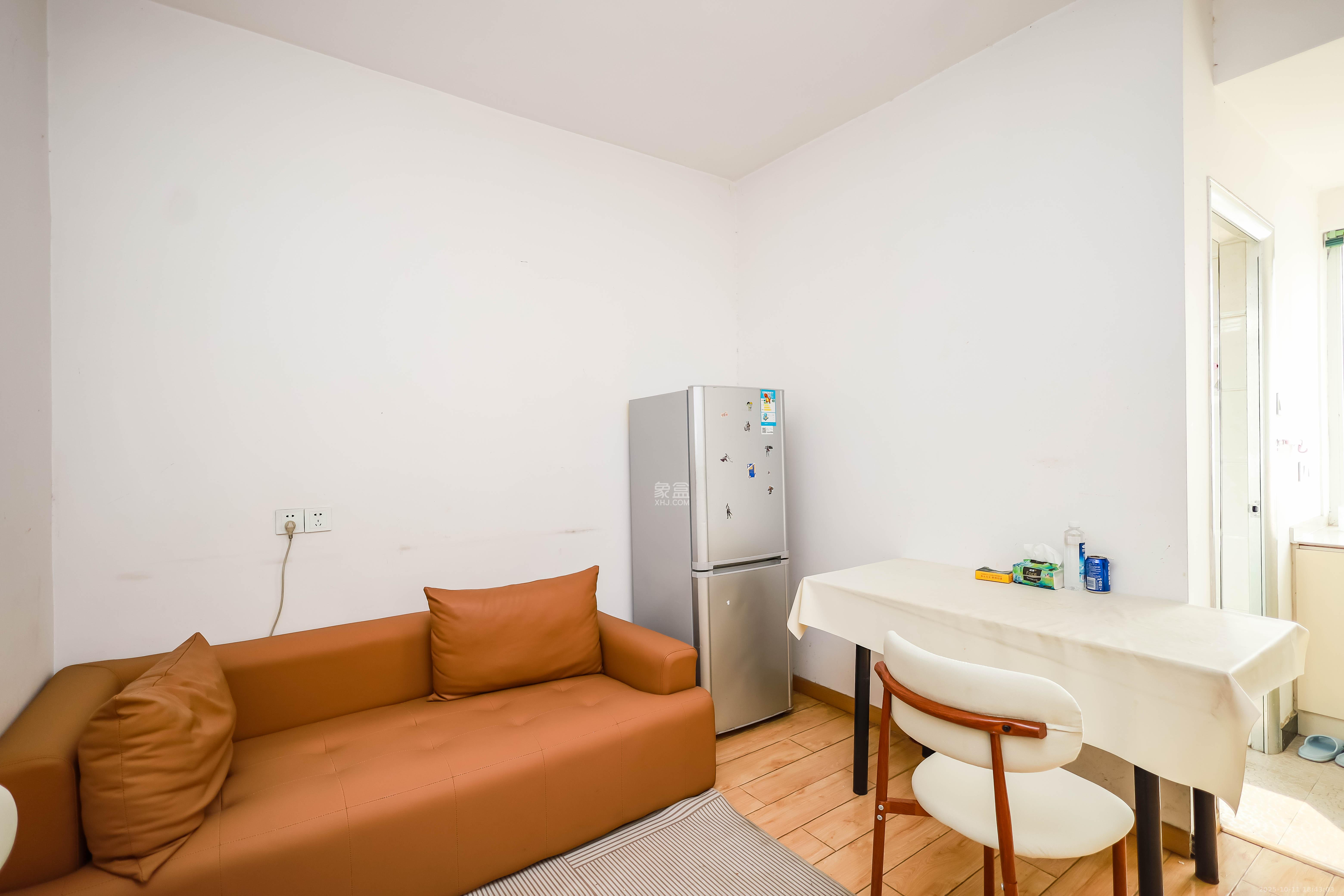 联美品格 1室1厅1卫 39.0万 联美品格 1室1厅1卫 39.0万客厅