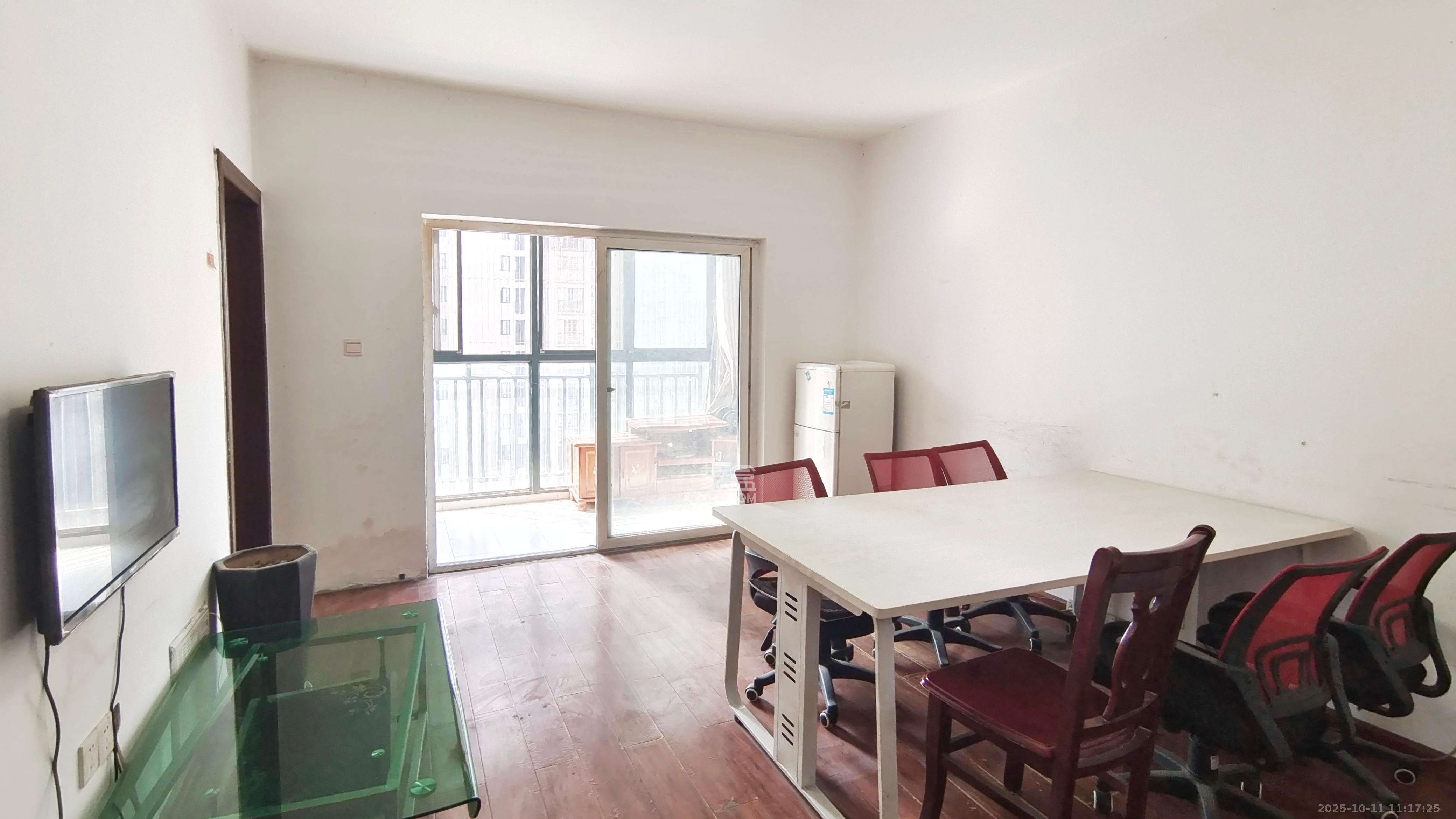 鑫科明珠  3室2厅1卫    2300.0元/月