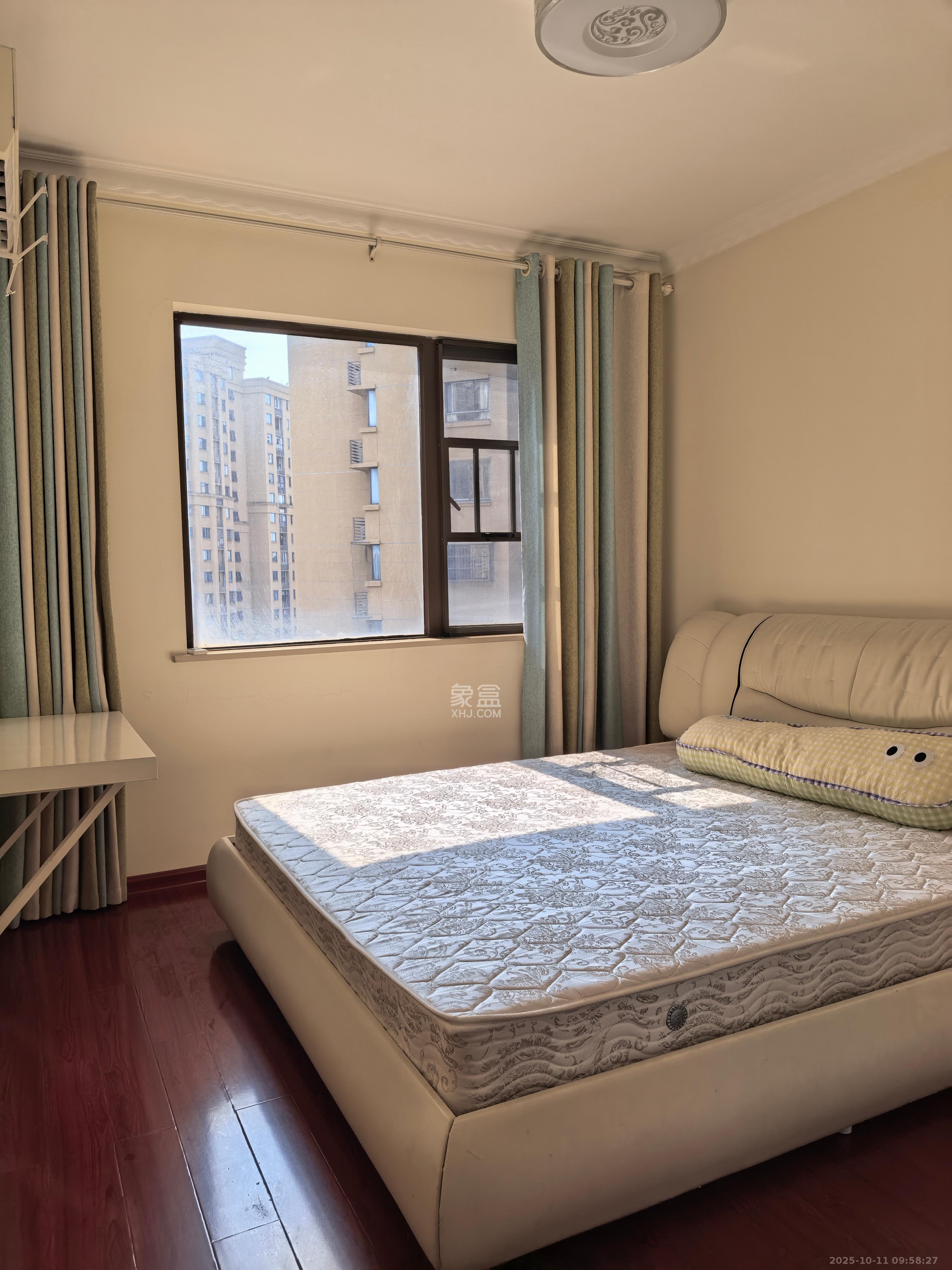 华润置地广场一期  3室2厅2卫    2000.0元/月室内图