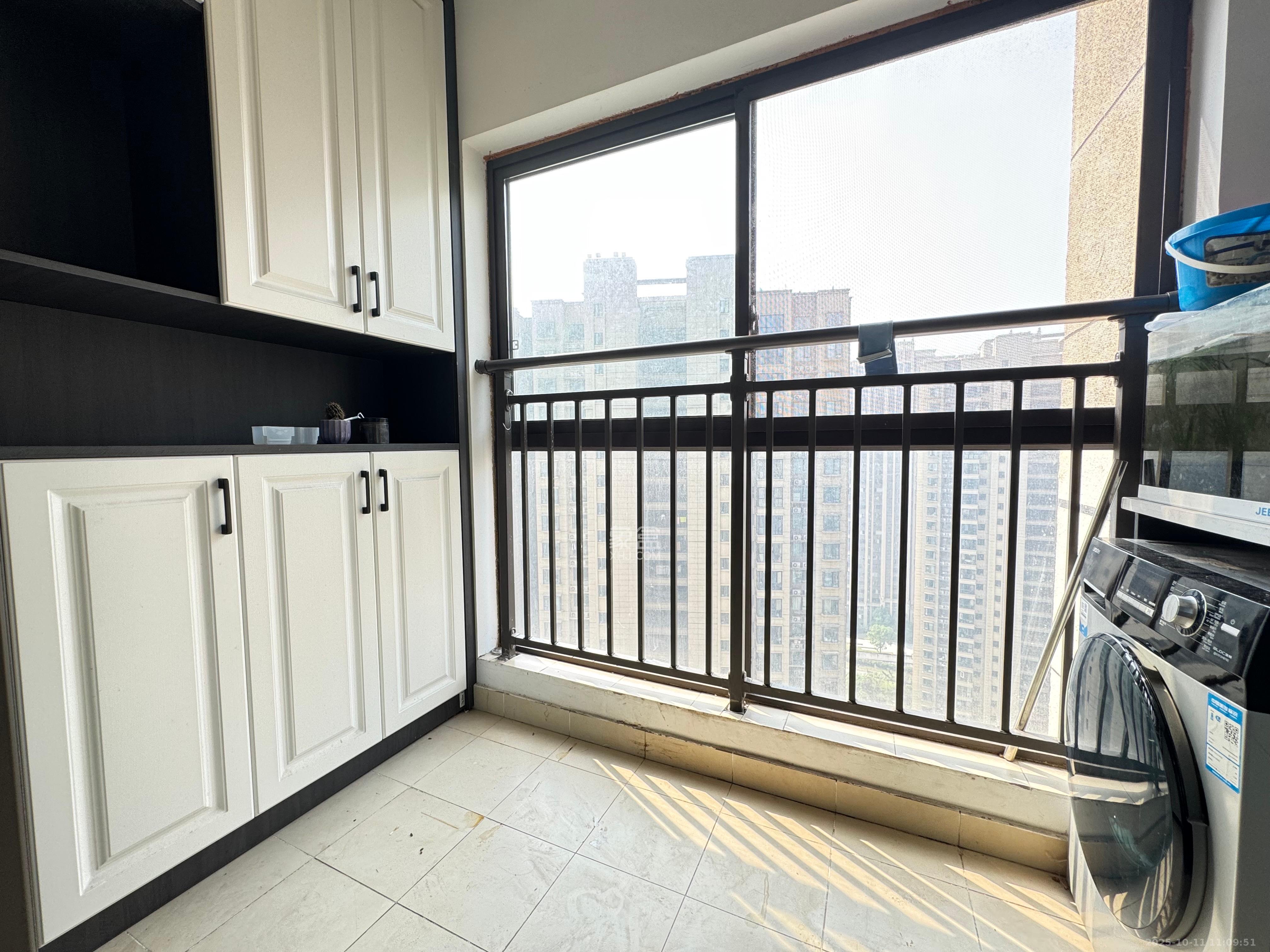 阳光城尚东湾青柠园  3室2厅1卫    2500.0元/月 阳光城尚东湾青柠园  3室2厅1卫    2500.0元/月室内图