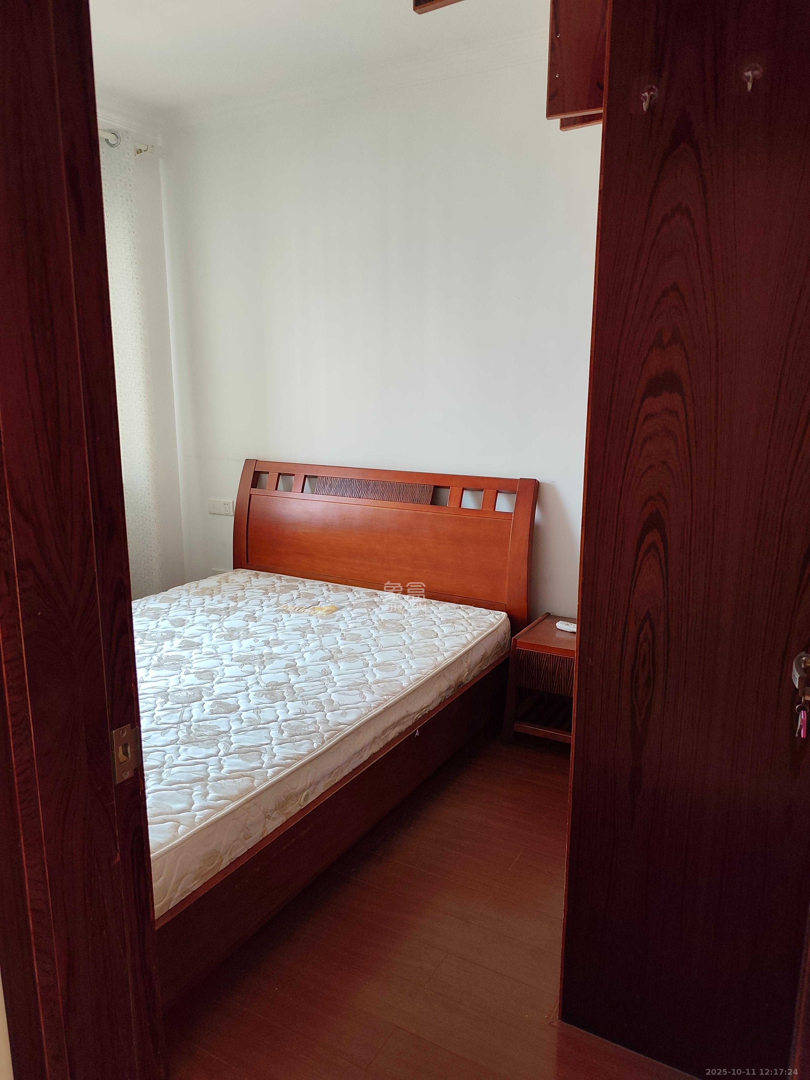 上峰苑(兰亭玥岛)  3室2厅2卫    2500.0元/月 上峰苑(兰亭玥岛)  3室2厅2卫    2500.0元/月室内图