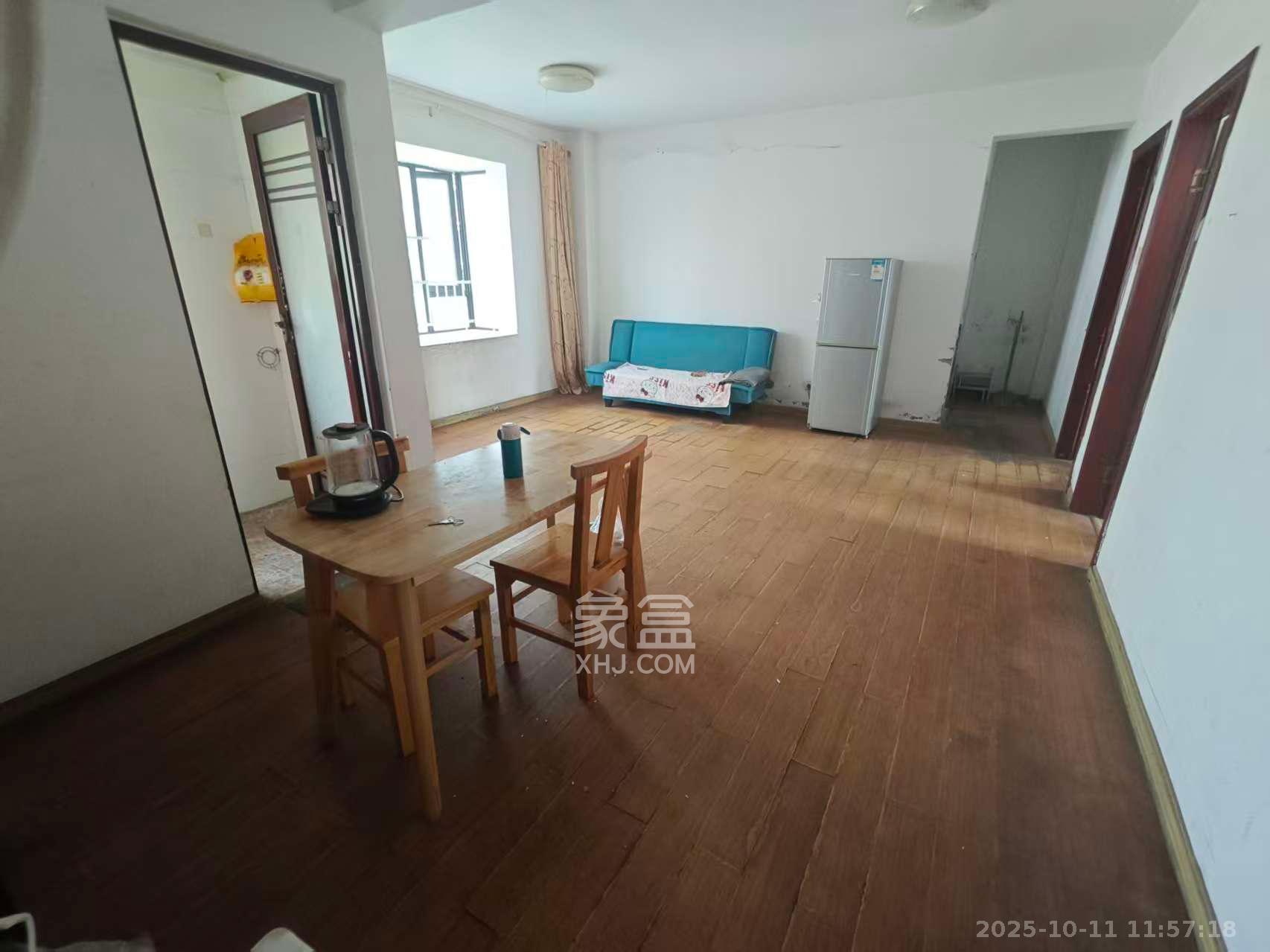 西城龙庭  2室2厅1卫    1900.0元/月 西城龙庭  2室2厅1卫    1900.0元/月