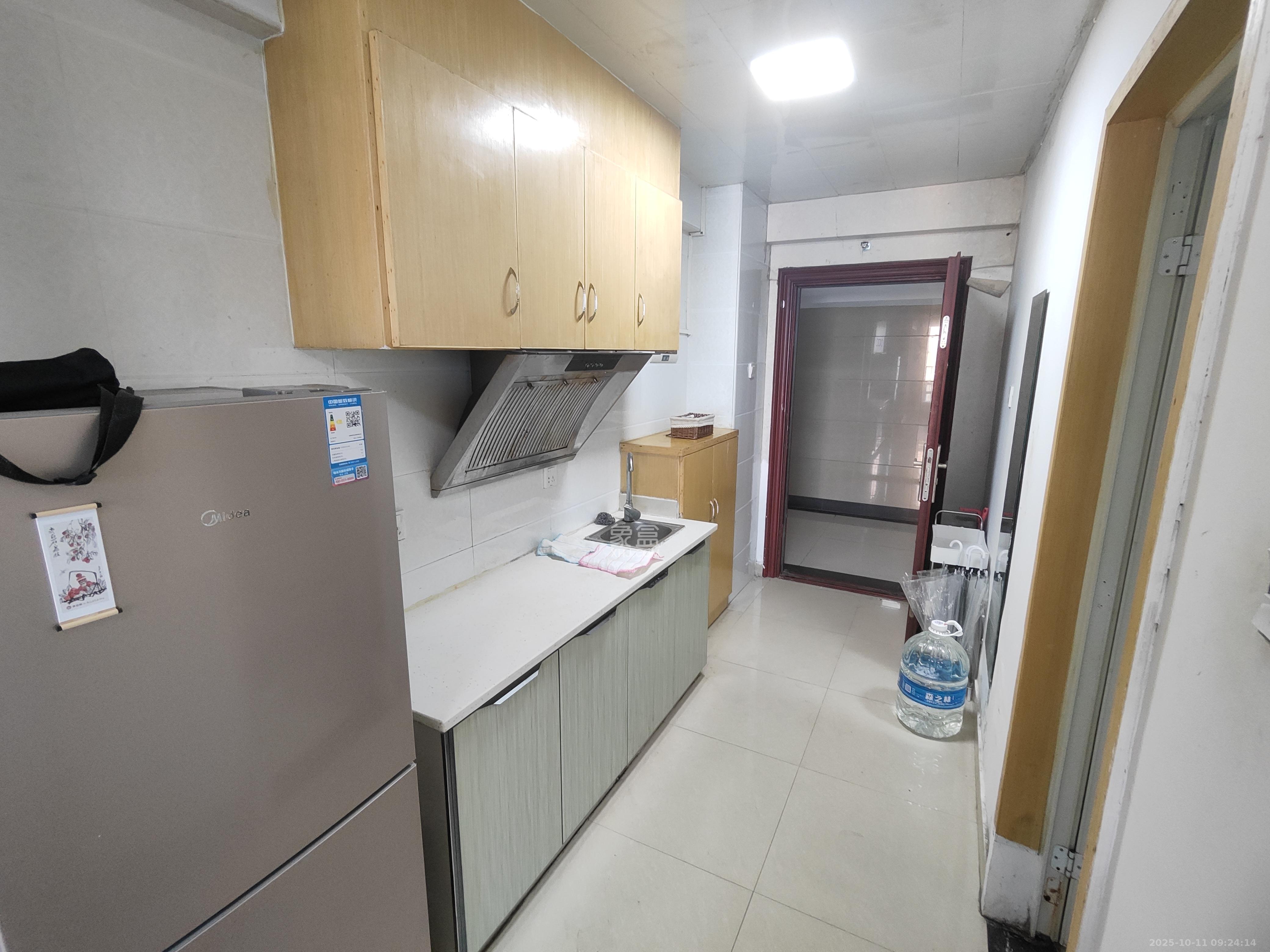 名富公寓  1室1厅1卫    1300.0元/月 名富公寓  1室1厅1卫    1300.0元/月室内图