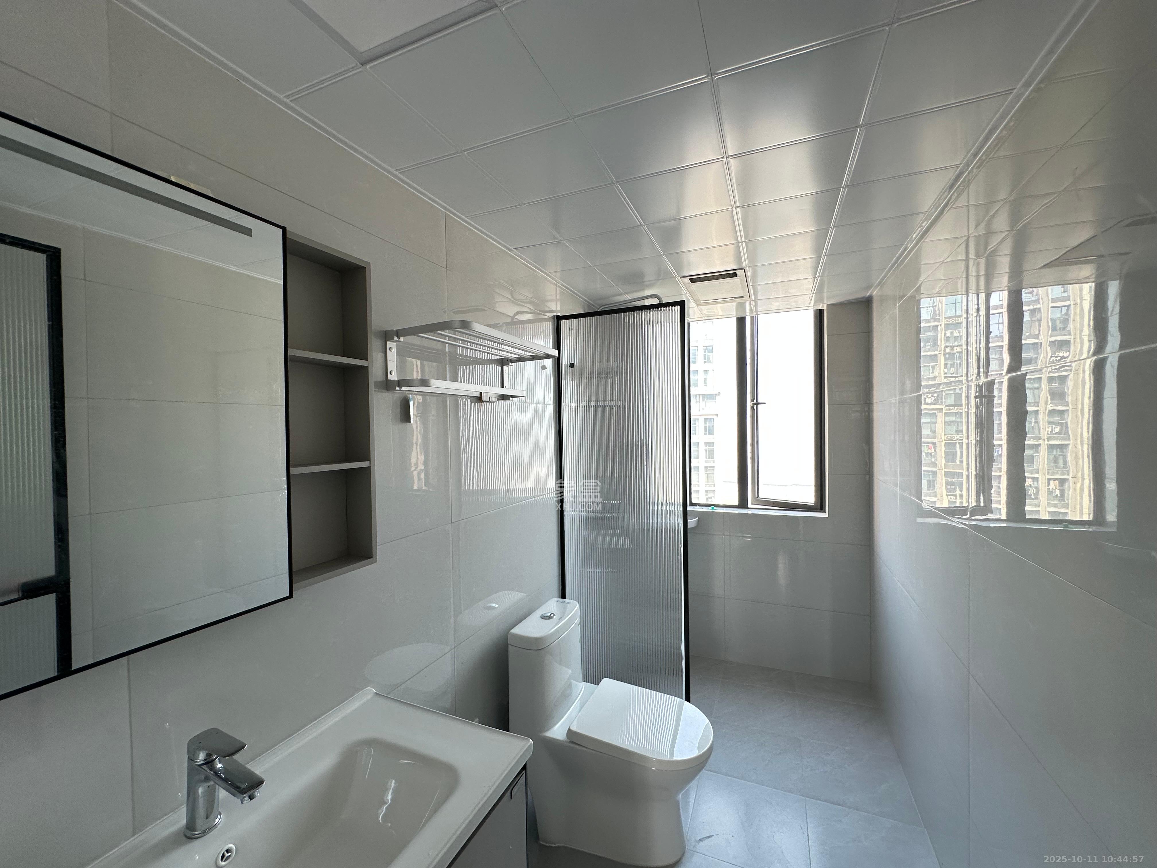 岭福家苑(天心佳苑) 3室2厅2卫 3300.0元/月 岭福家苑(天心佳苑) 3室2厅2卫 3300.0元/月室内图