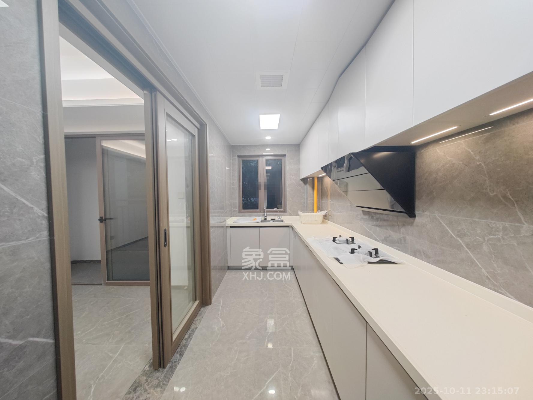 弘阳阳光城天宸府 4室2厅2卫 185.0万 弘阳阳光城天宸府 4室2厅2卫 185.0万厨房