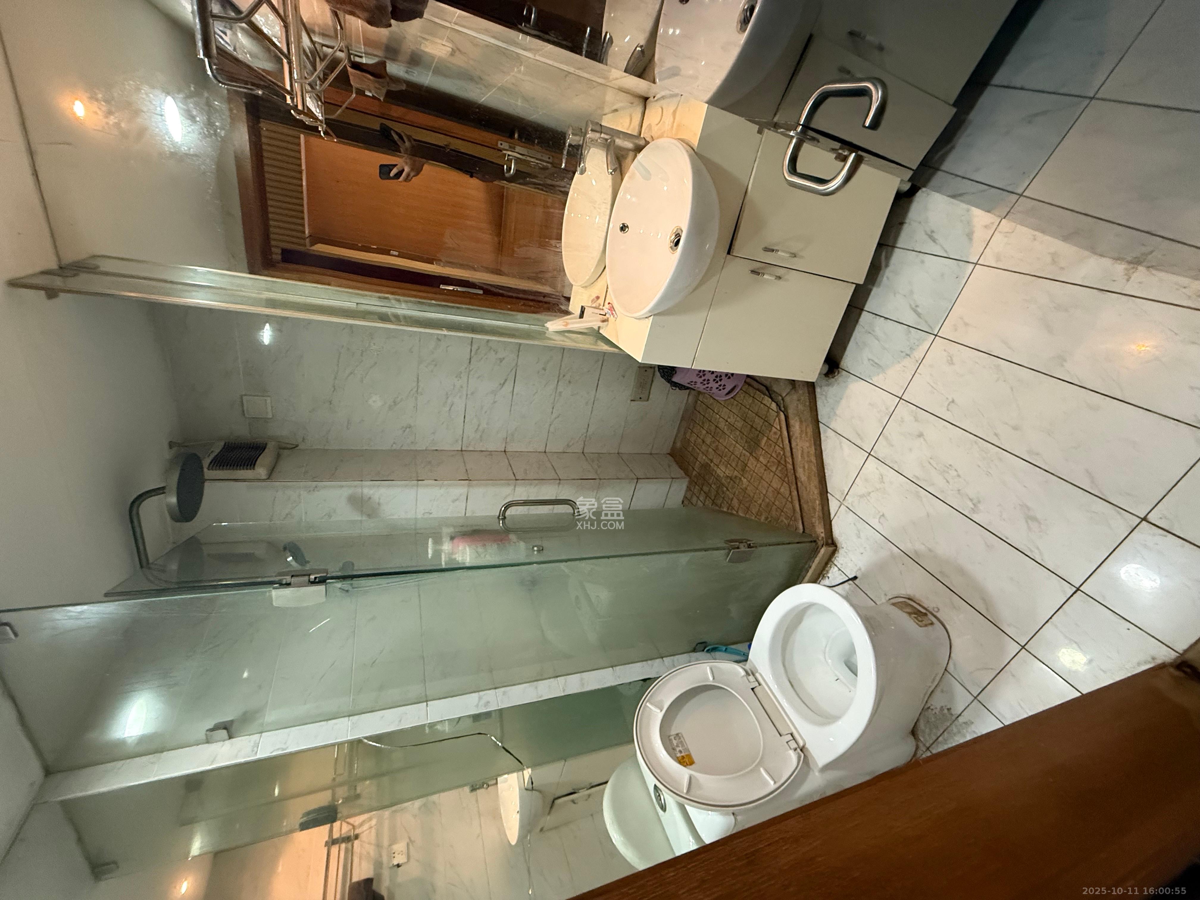 钱隆学府一、二期  1室1厅1卫    1400.0元/月室内图