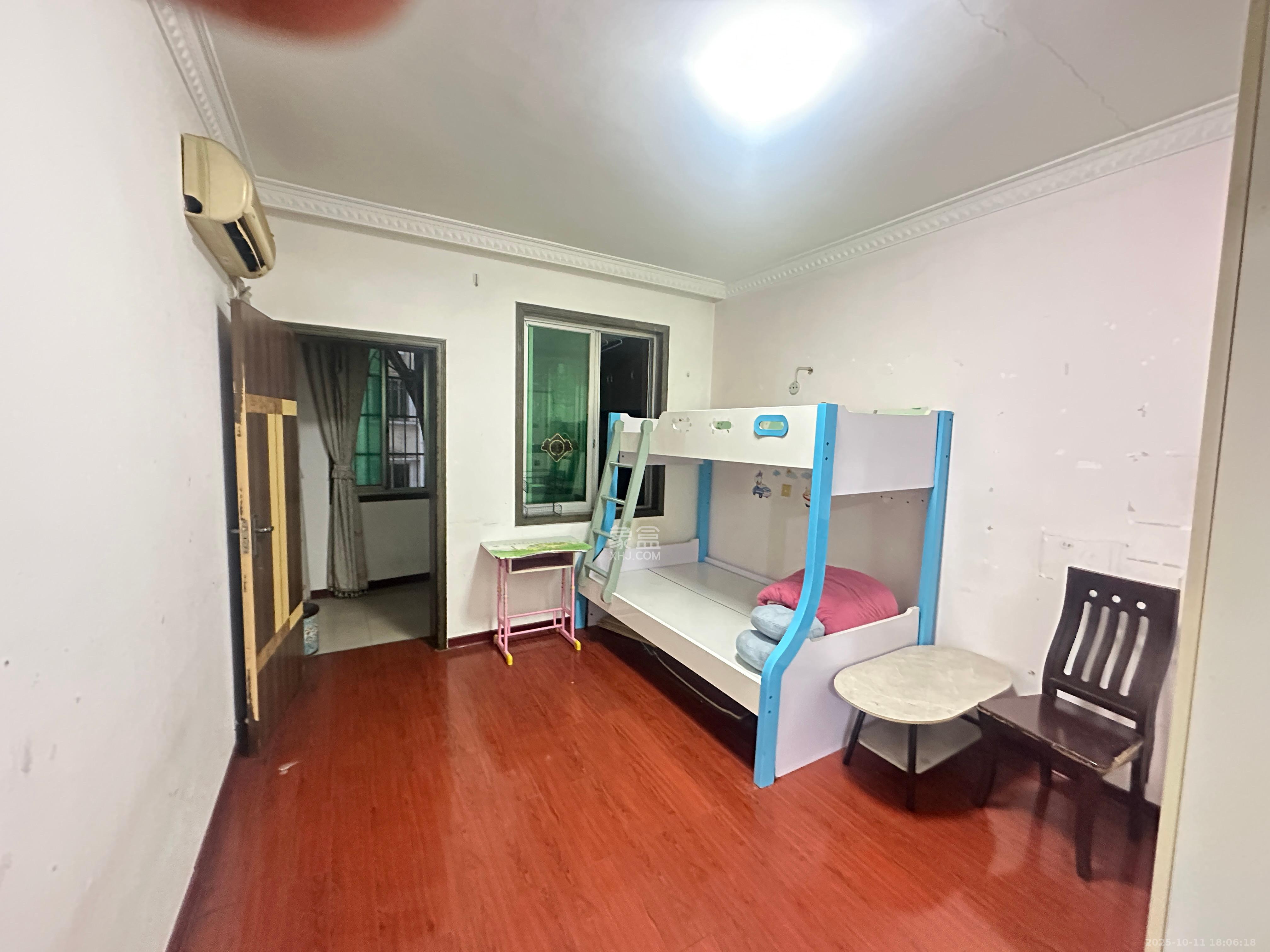 中南汽车世界  2室1厅1卫    1200.0元/月室内图