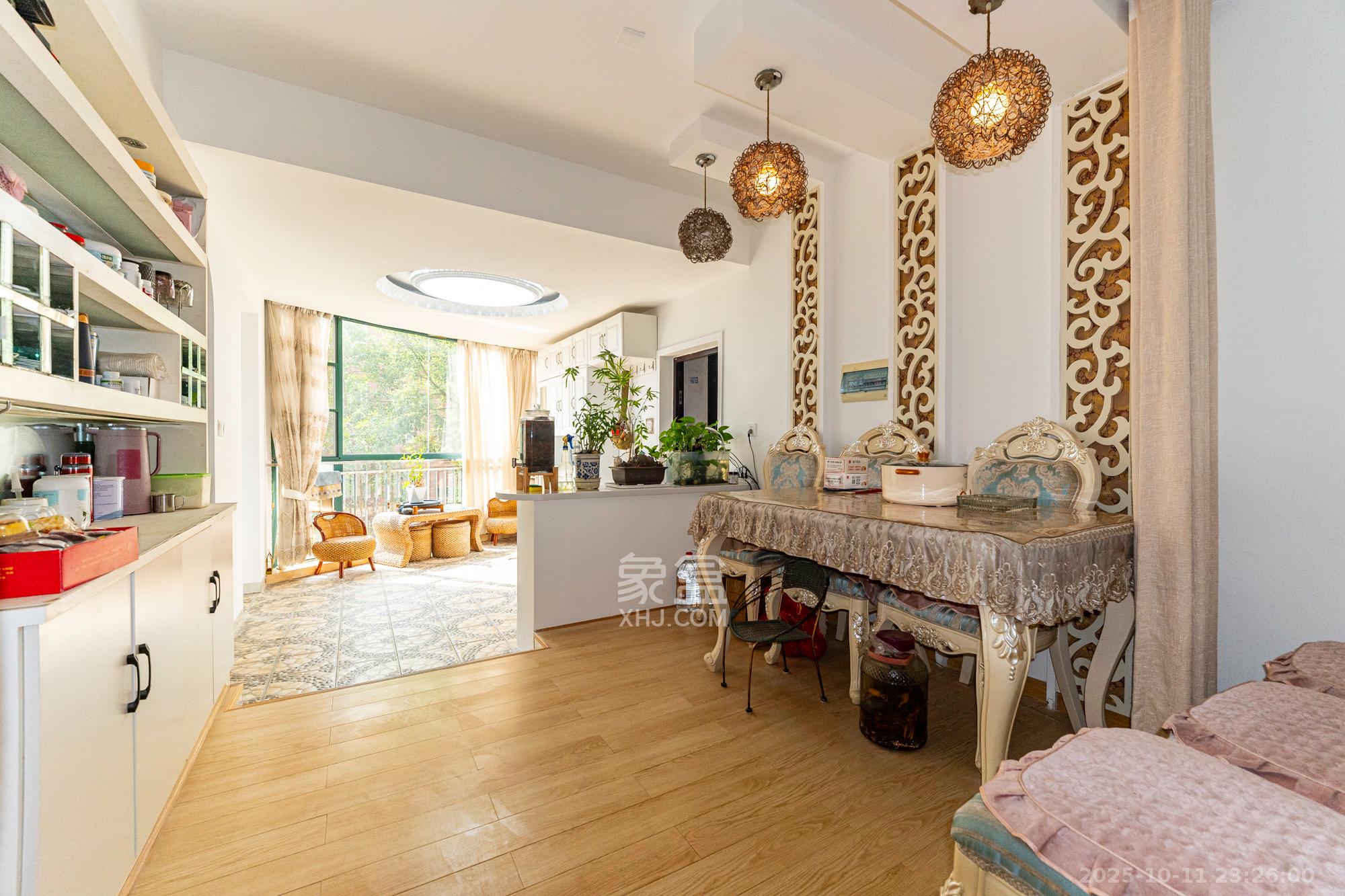 幸福洋房 4室2厅2卫 79.8万 幸福洋房 4室2厅2卫 79.8万客厅