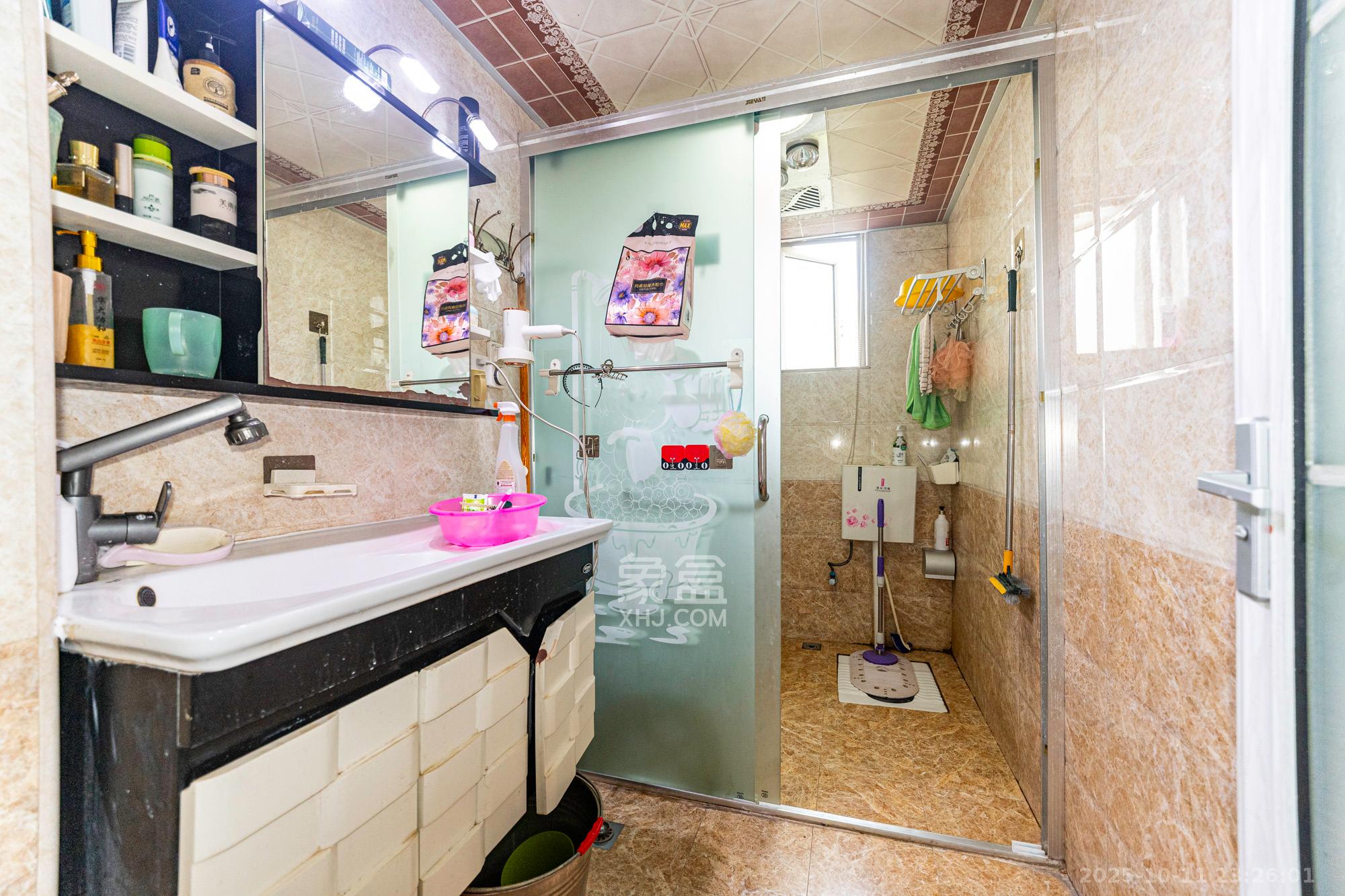 幸福洋房 4室2厅2卫 79.8万 幸福洋房 4室2厅2卫 79.8万卫生间