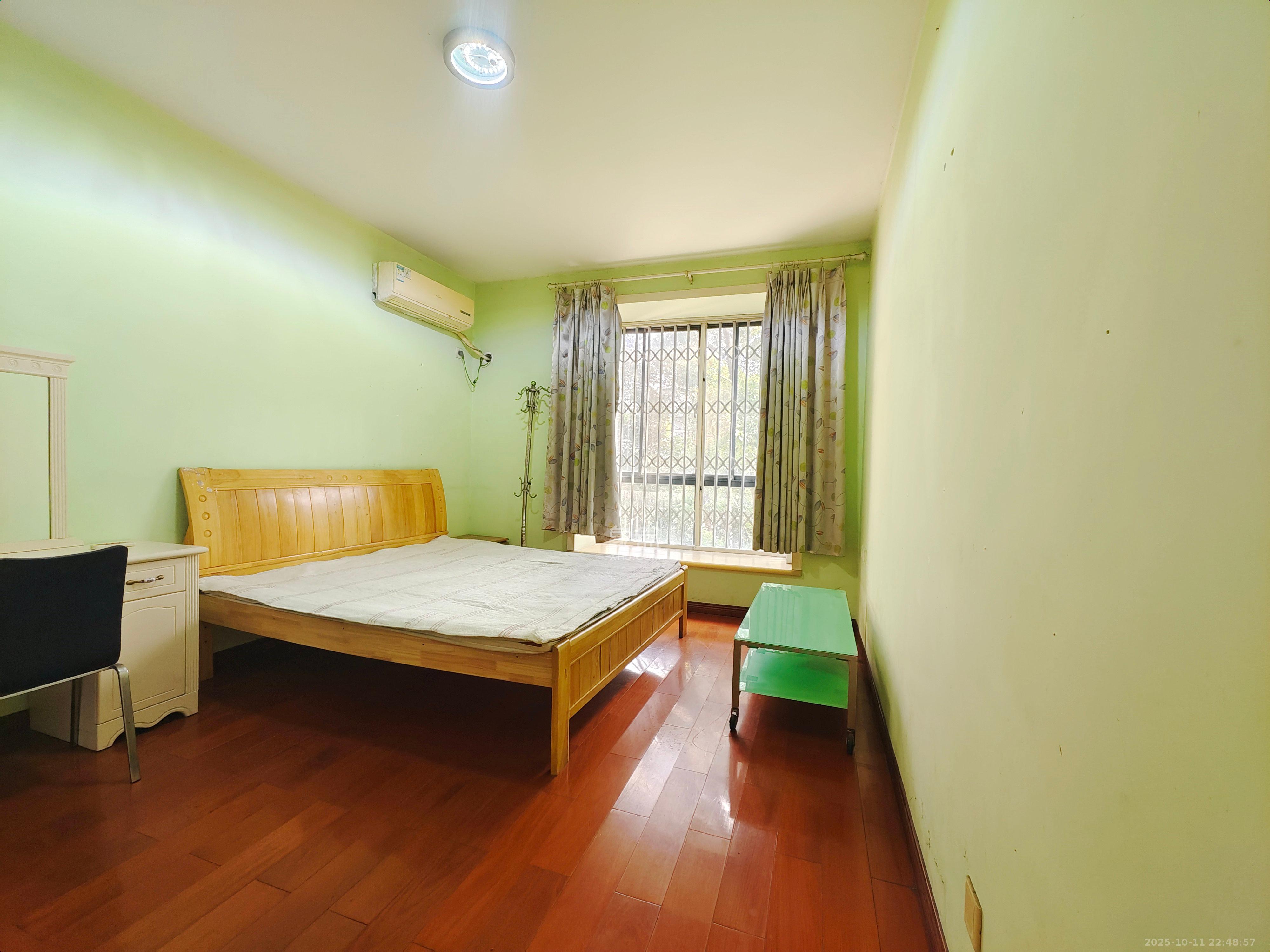 枫林绿洲  4室2厅2卫    2600.0元/月室内图