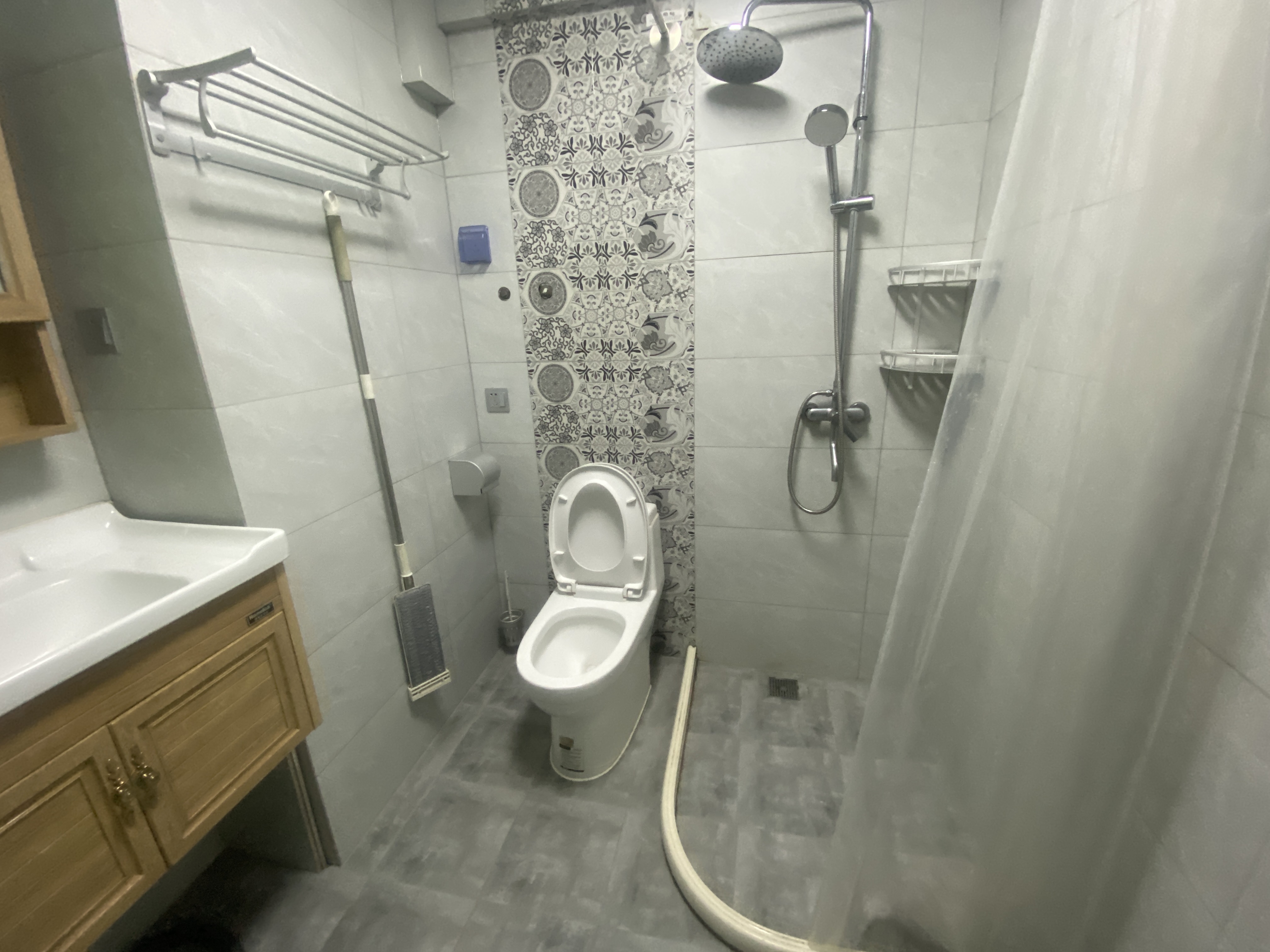 东线一号 1室1厅1卫 1700.0元/月 东线一号 1室1厅1卫 1700.0元/月室内图