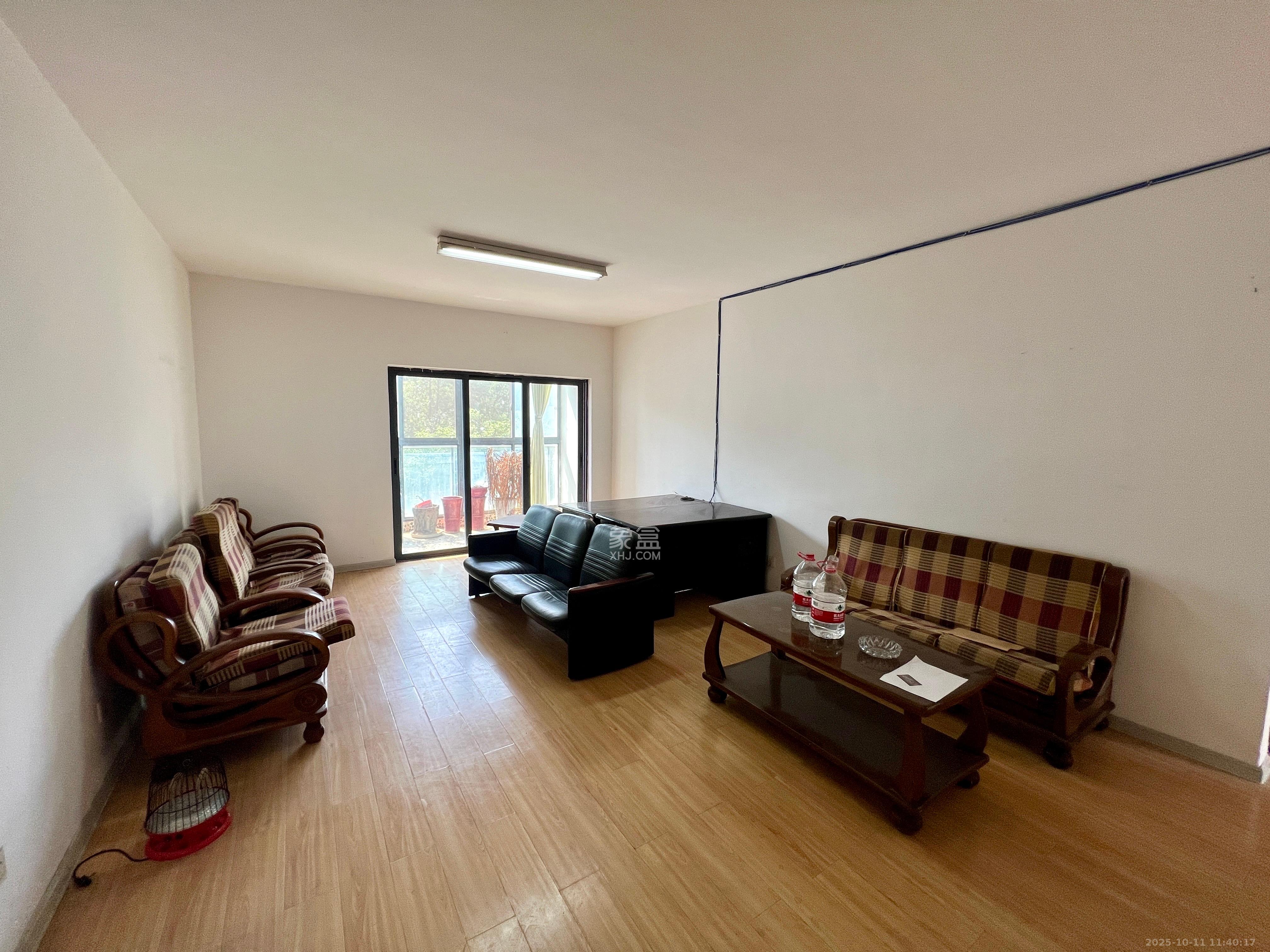 三万英尺 1室0厅2卫 3800.0元/月 三万英尺 1室0厅2卫 3800.0元/月室内图