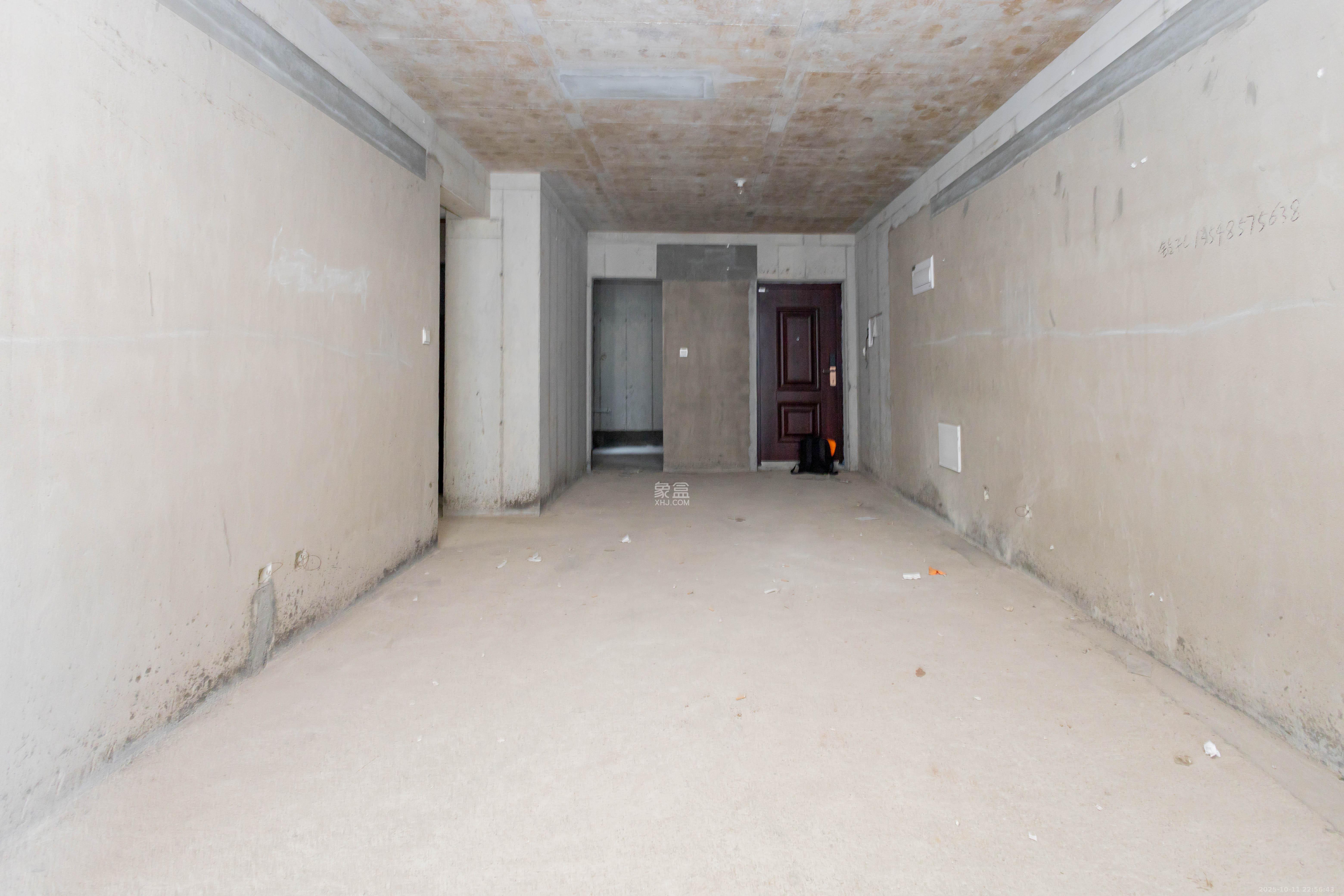 金科景朝集美星宸  3室2厅2卫    62.8万客厅