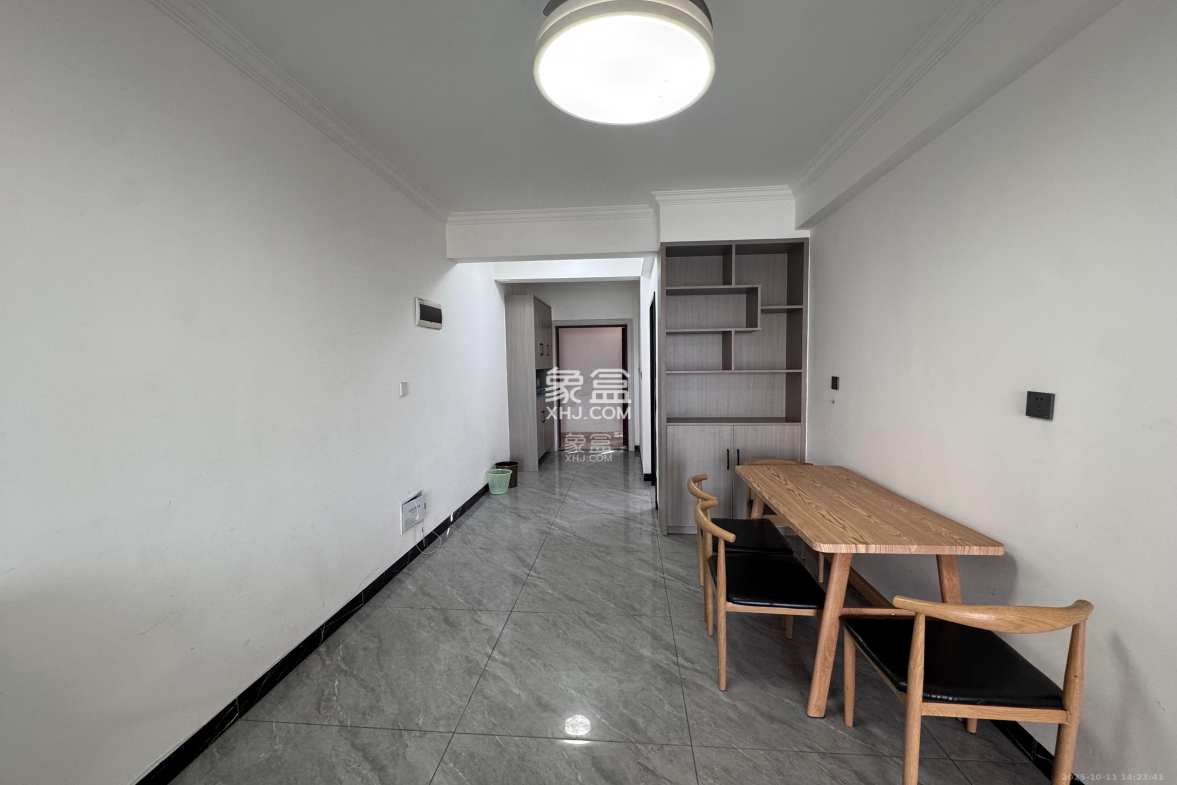 长郡旁牛津街(瑞凯滨江雅苑) 3室2厅1卫 1700.0元/月 长郡旁牛津街(瑞凯滨江雅苑) 3室2厅1卫 1700.0元/月室内图