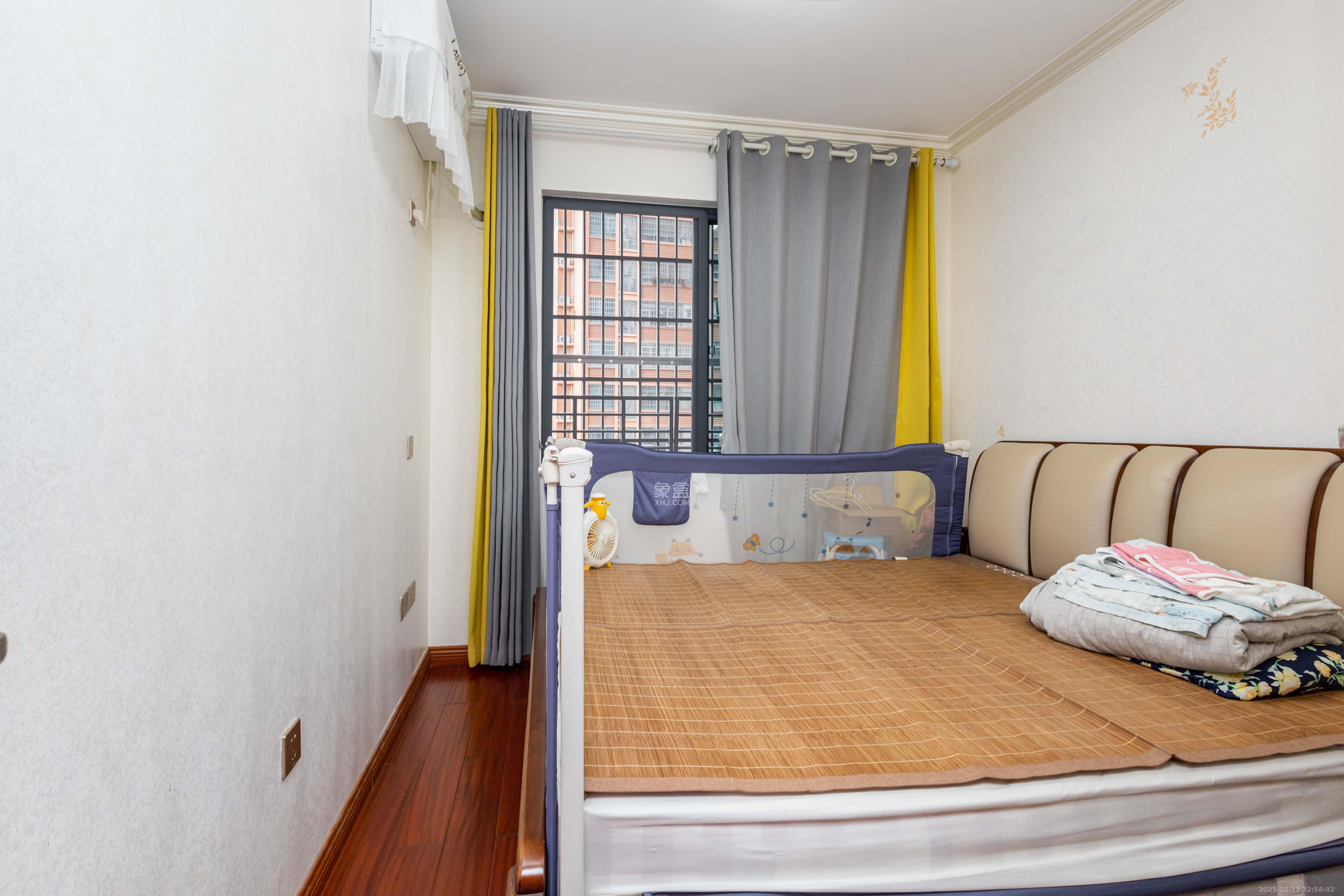 辉宏橄榄城  4室2厅2卫    86.0万卧室