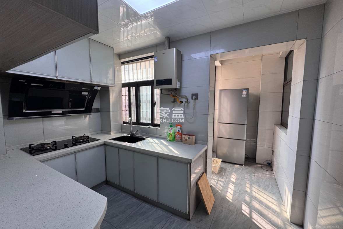 长郡旁牛津街(瑞凯滨江雅苑) 3室2厅1卫 1700.0元/月 长郡旁牛津街(瑞凯滨江雅苑) 3室2厅1卫 1700.0元/月室内图