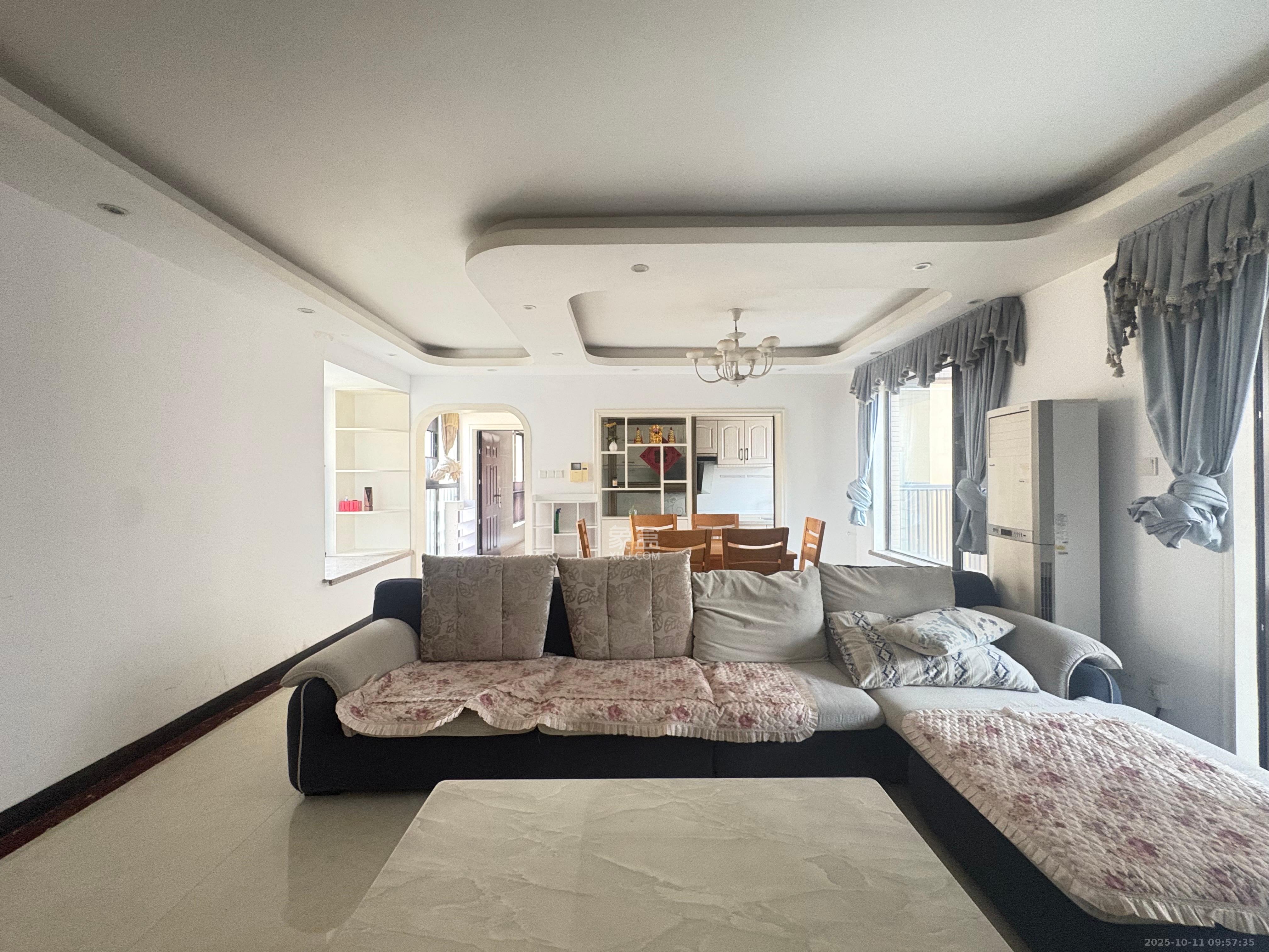 华润凤凰城三期  3室2厅2卫    2300.0元/月 华润凤凰城三期  3室2厅2卫    2300.0元/月