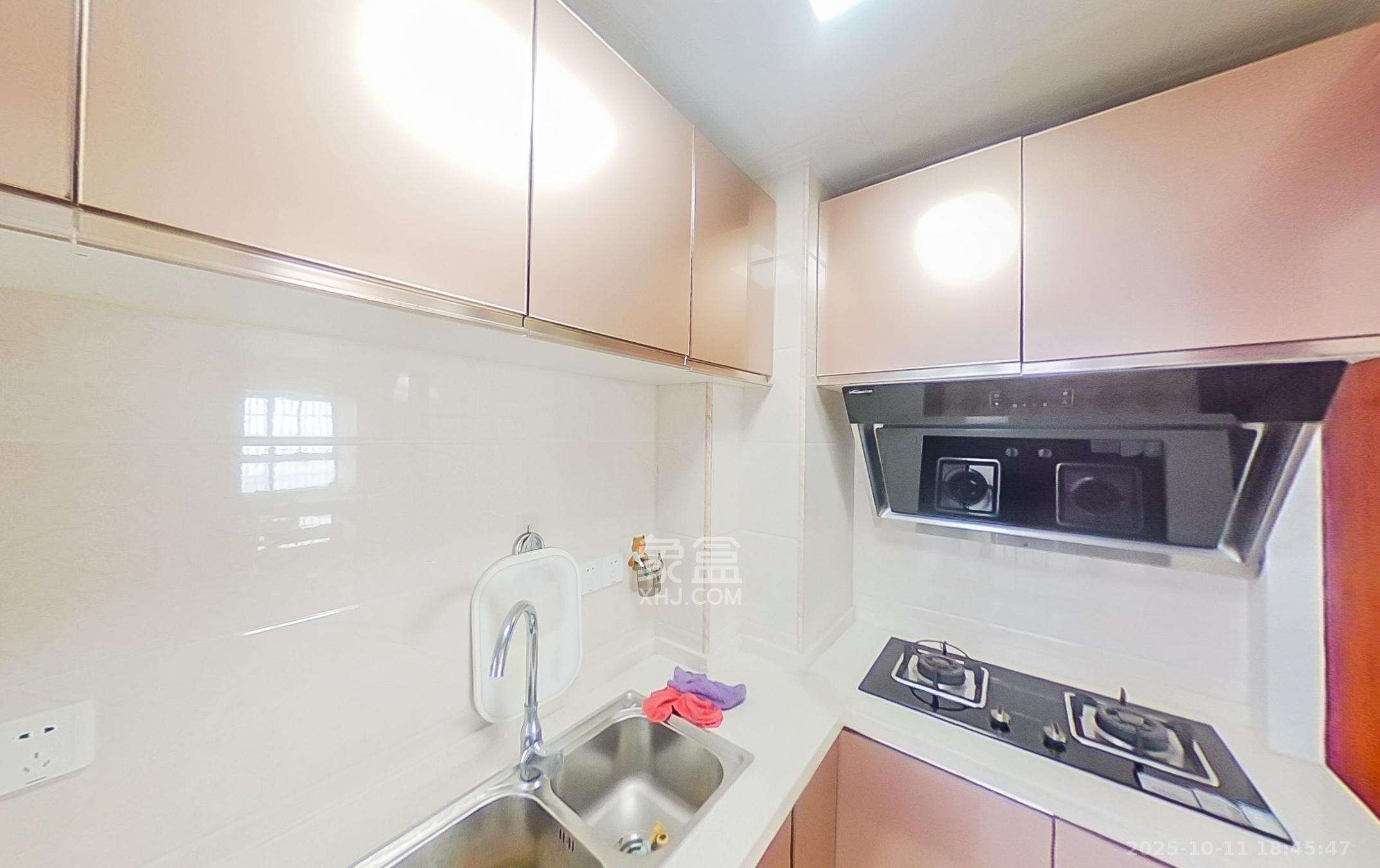 天麓尚层  3室2厅1卫    70.0万厨房