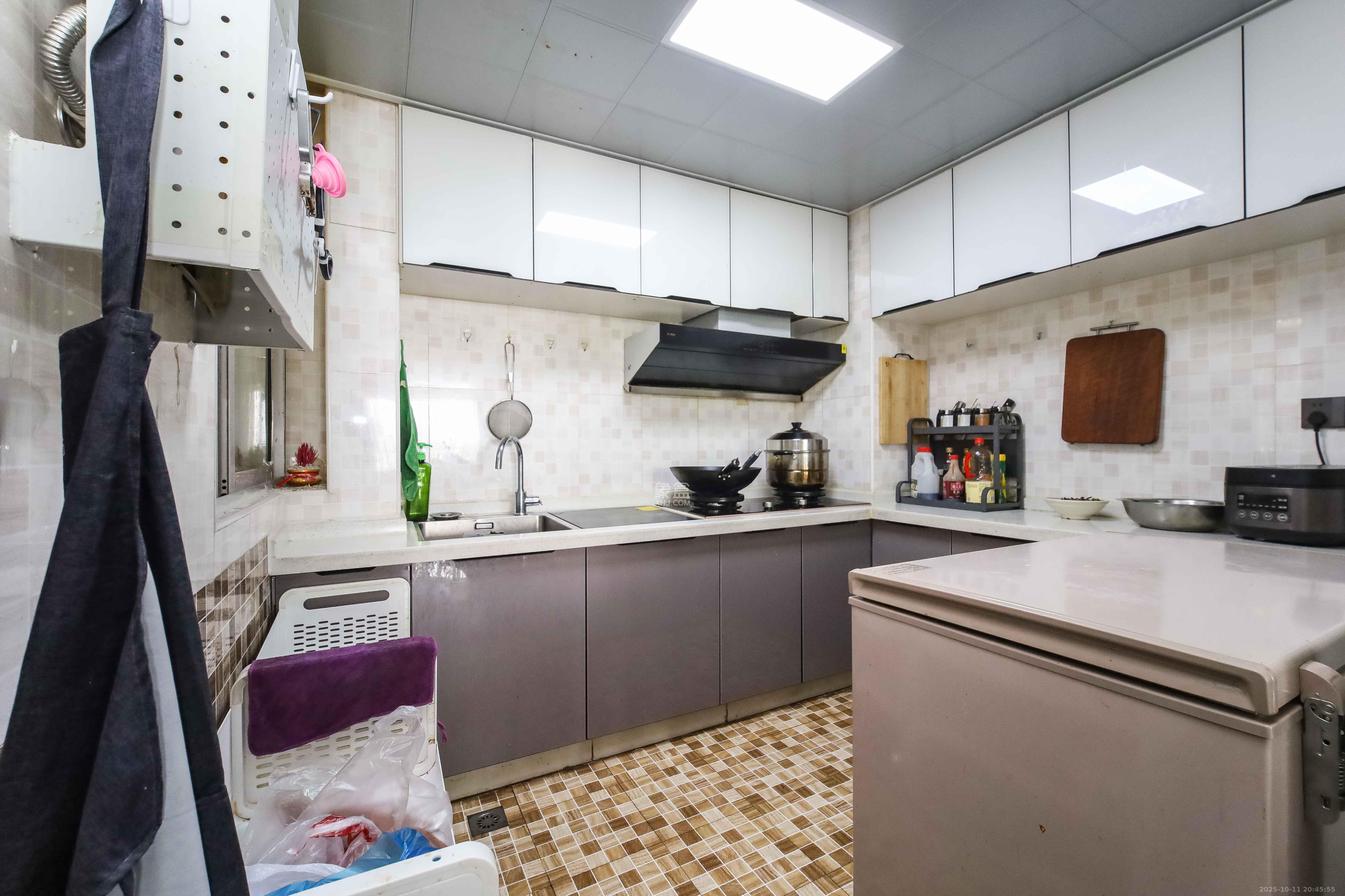 高桥现代商贸城 3室2厅2卫 88.0万 高桥现代商贸城 3室2厅2卫 88.0万厨房