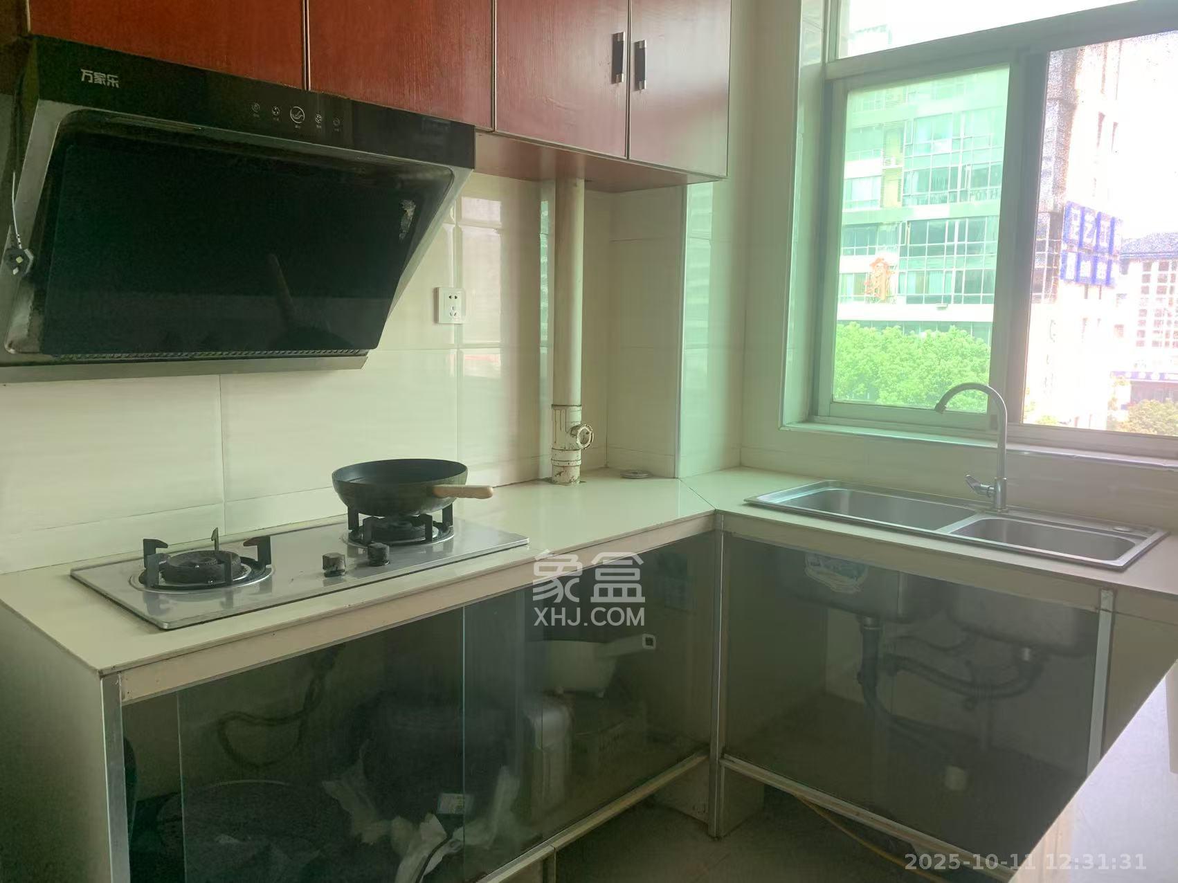 金秋小区  1室2厅1卫    2000.0元/月 金秋小区  1室2厅1卫    2000.0元/月室内图